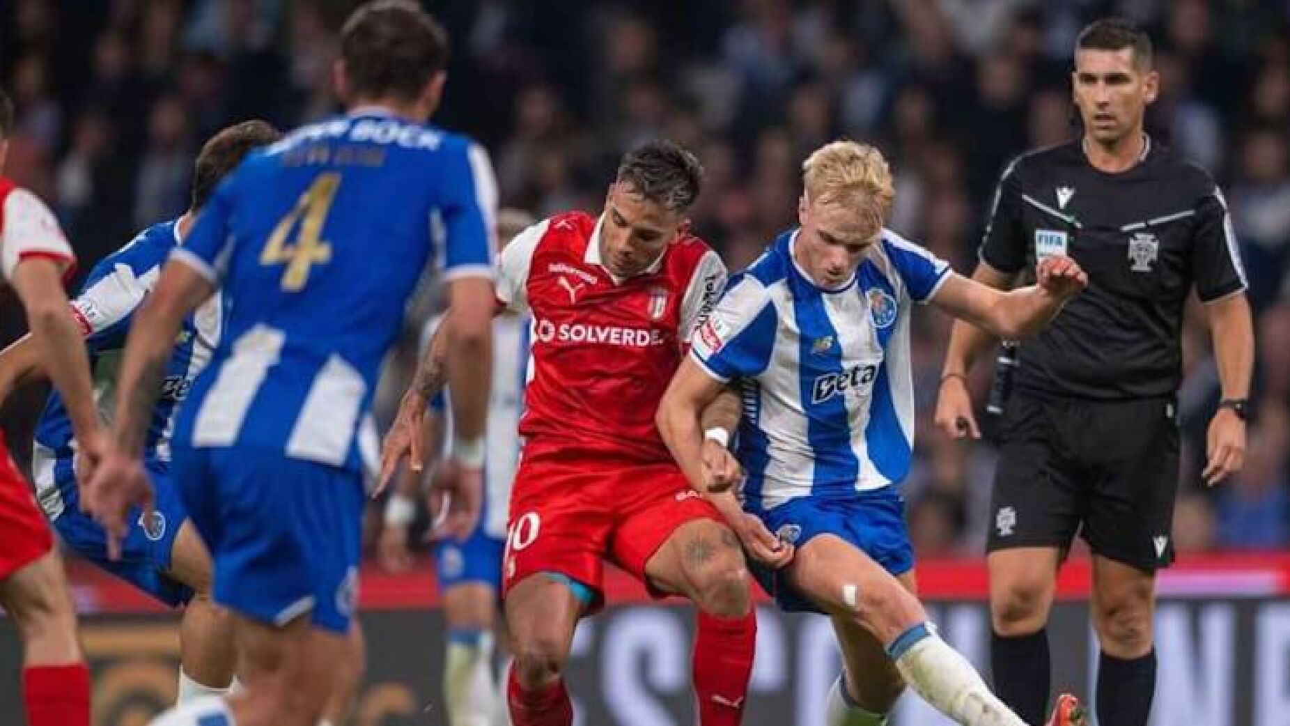 Sporting reage à tentativa de pressão do FC Porto sobre Fábio Veríssimo