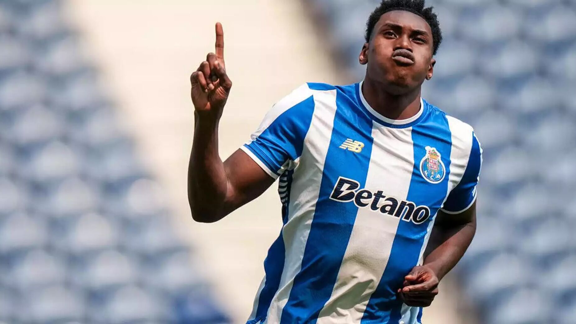 Acidente sem feridos gera surpresa no Drag&atilde;o: Samu e FC Porto chamados pela GNR ap&oacute;s colis&atilde;o rodovi&aacute;ria