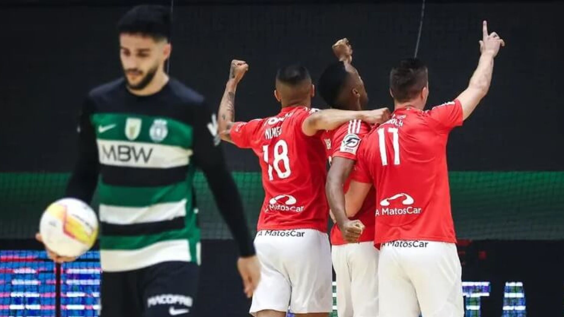 Benfica vence Sporting e está em vantagem na final do Campeonato de Futsal