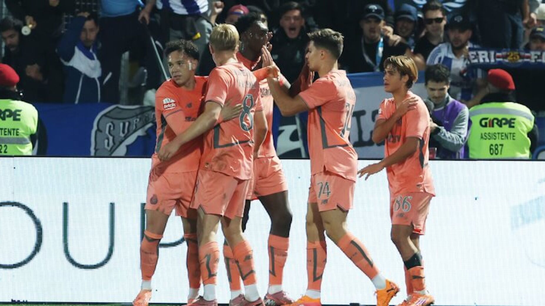 FC Porto autoritário passa em Famalicão com golo de Froholdt