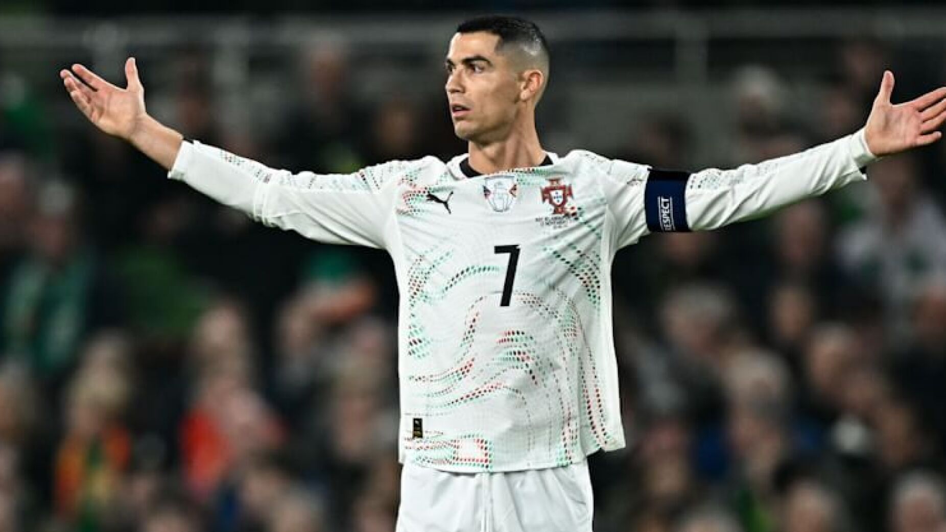 Ronaldo arrisca falhar arranque do Mundial após expulsão na Irlanda