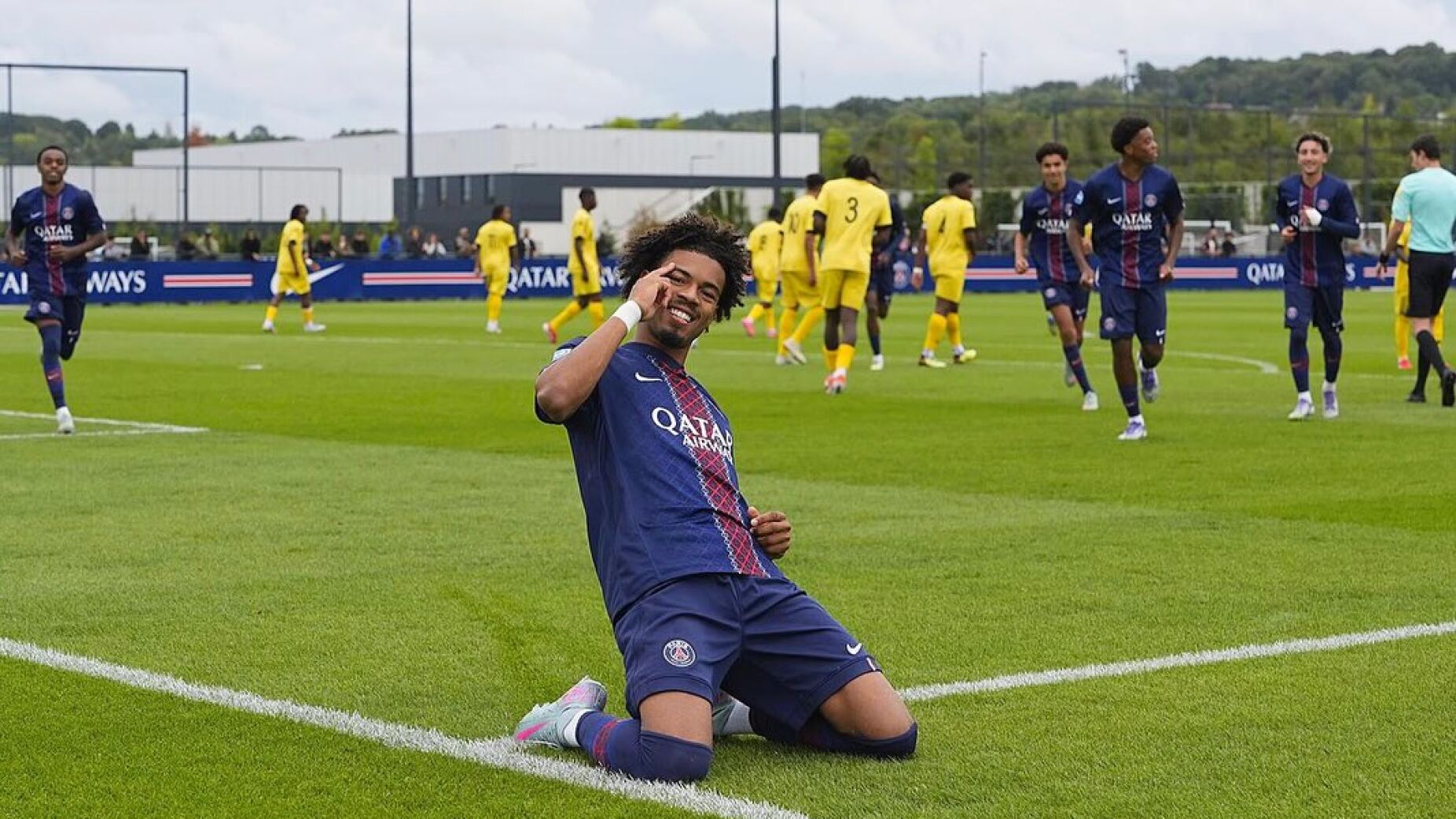 O Famalic&atilde;o foi a Paris buscar uma promessa que o PSG n&atilde;o quis perder