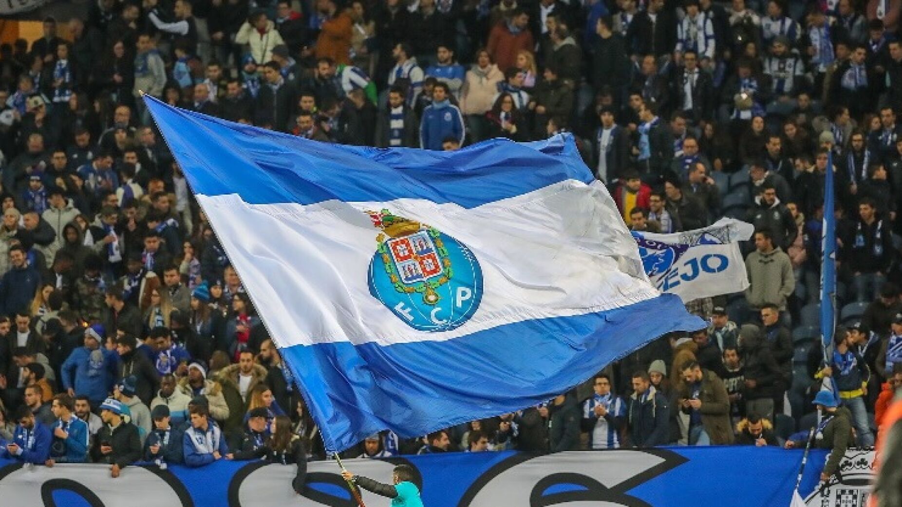 CMVM multa FC Porto SAD e ex-administrador financeiro