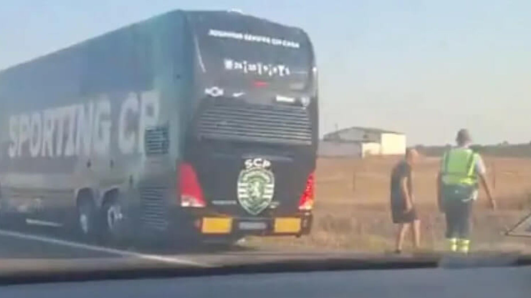 Autocarro do Sporting sofre incidente a caminho do Algarve (VÍDEO)