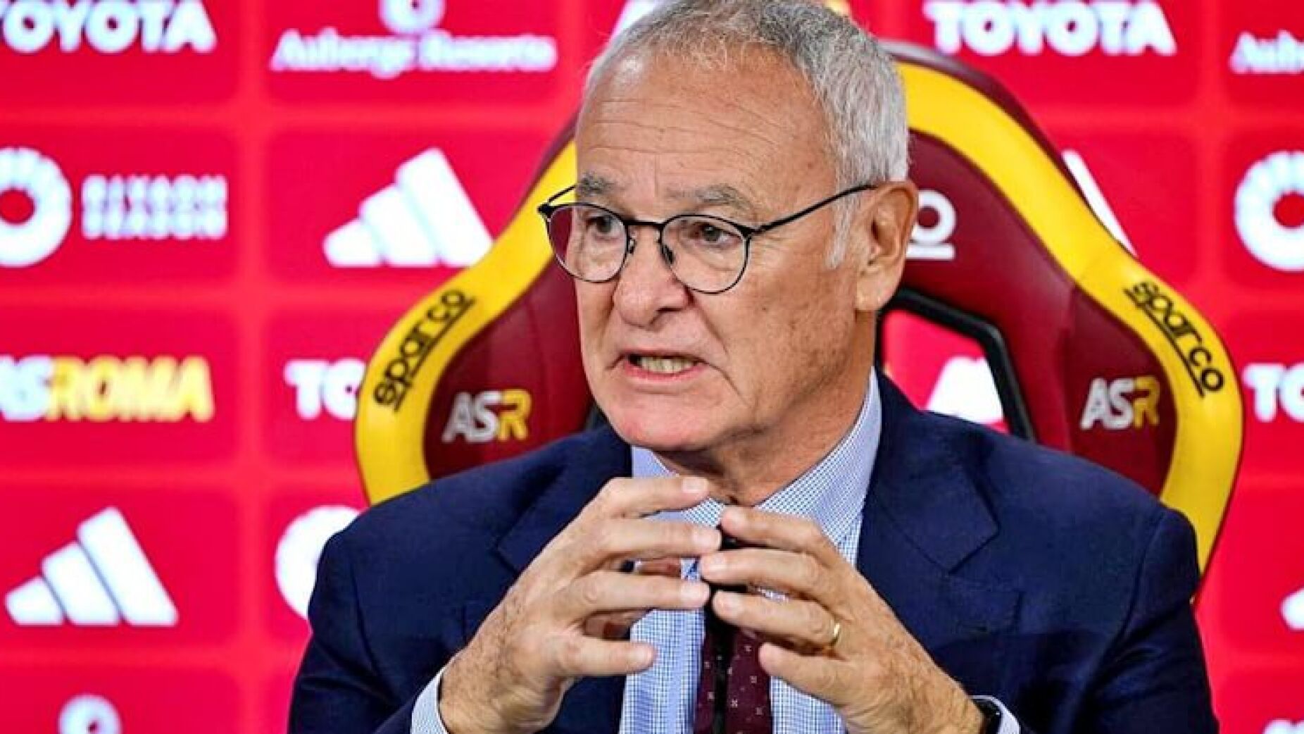 Ranieri arrasa árbitro: "Queria oferecer um penálti ao FC Porto"