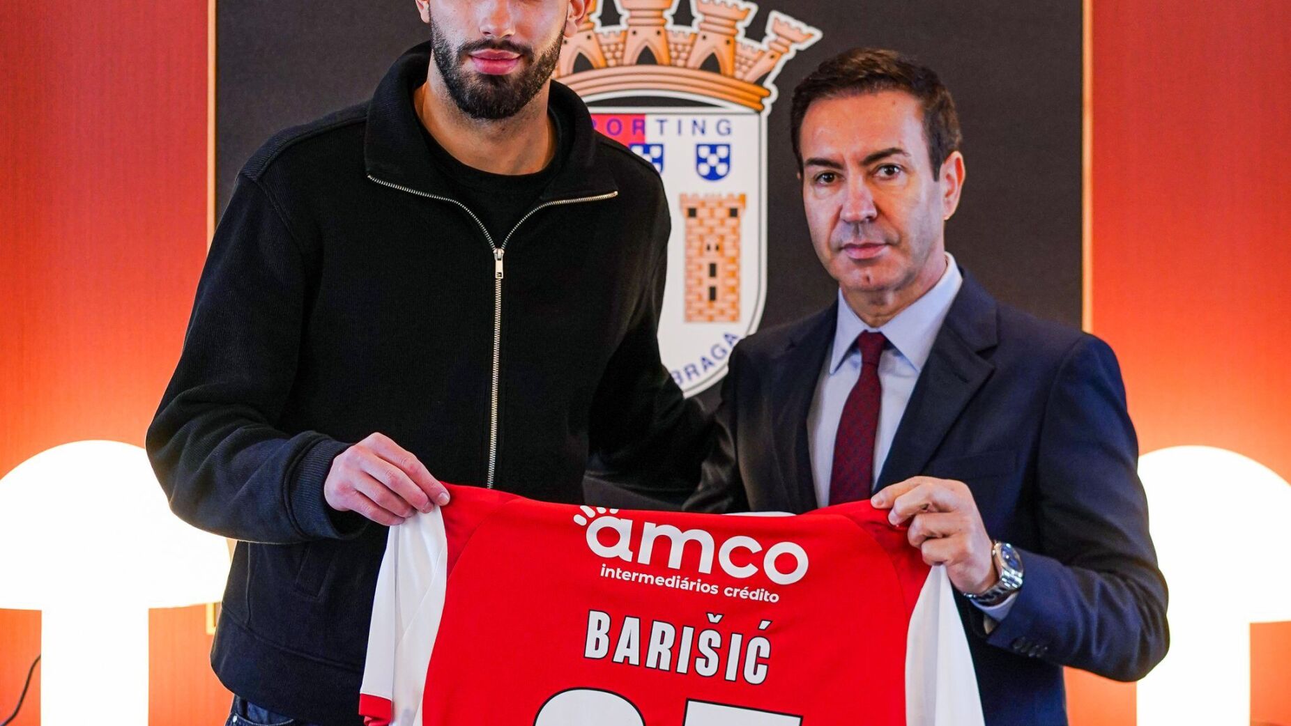 Barisic recorda estreia frente a Portugal e o encontro com o &iacute;dolo Ronaldo: &laquo;Foi um sonho tornado realidade&raquo;