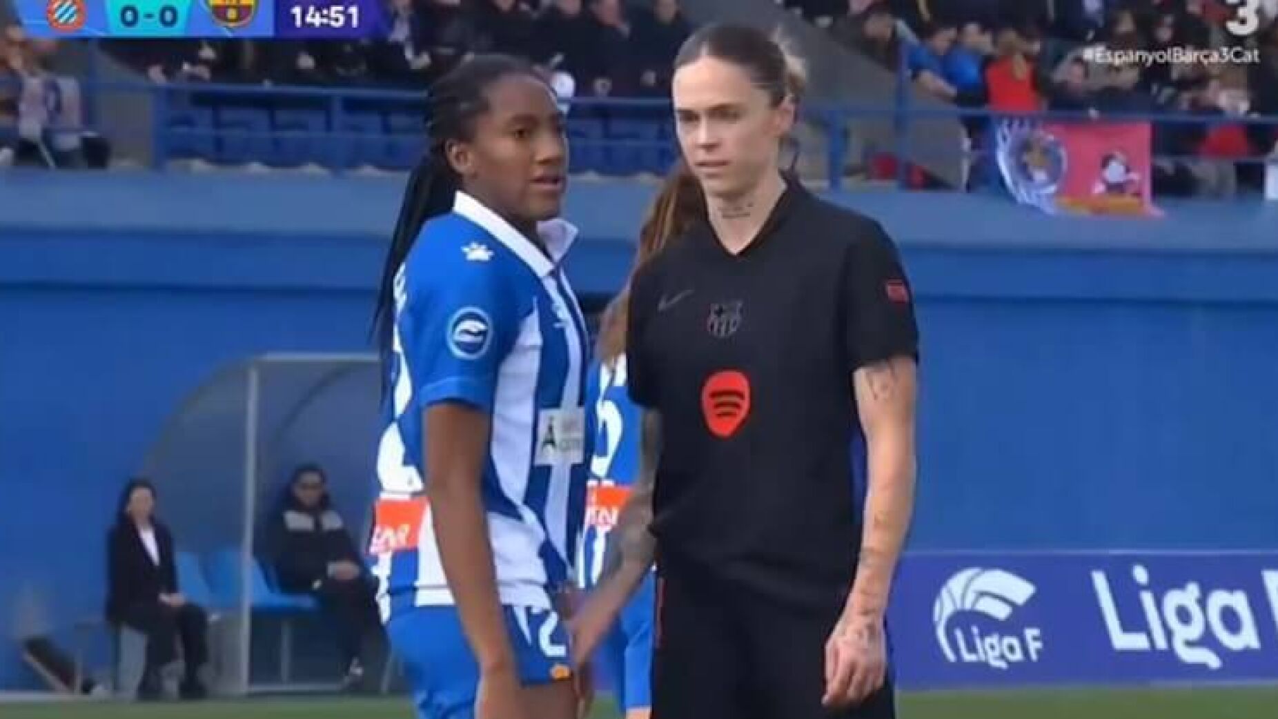 O apalpão que está a indignar o futebol feminino em Espanha (Vídeo)