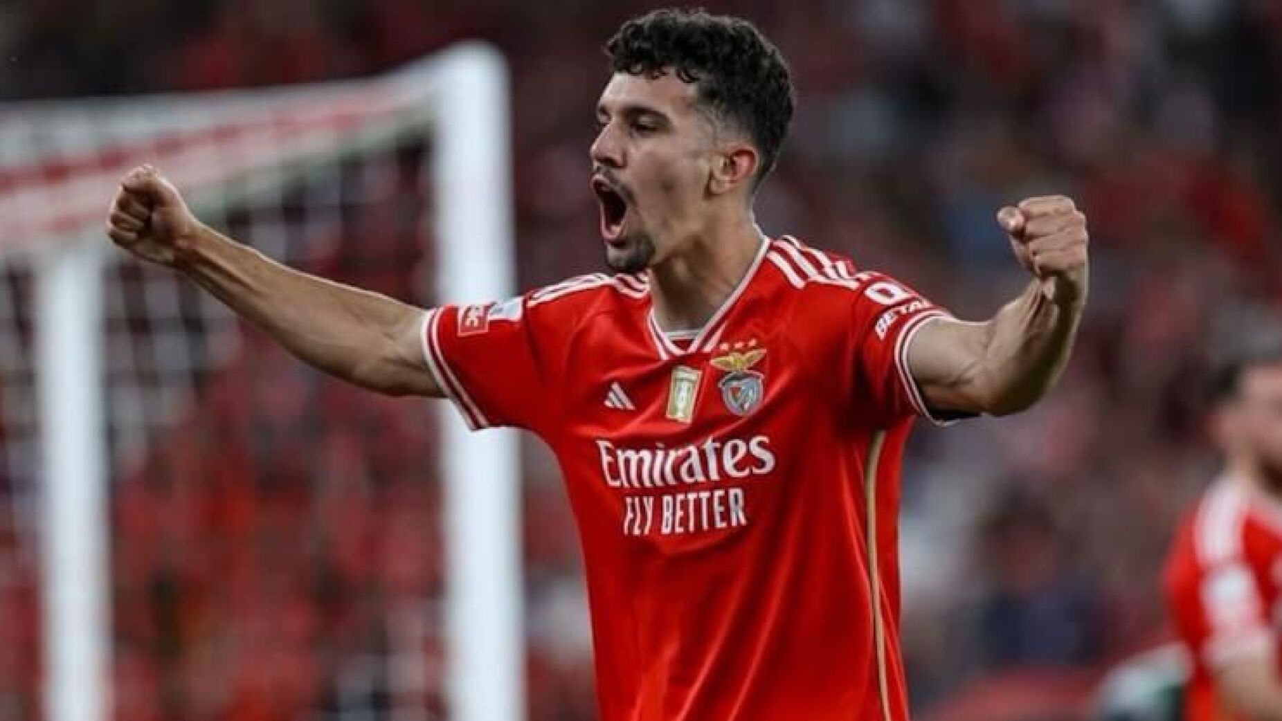 Benfica anuncia renovação de contrato de Tomás Araújo