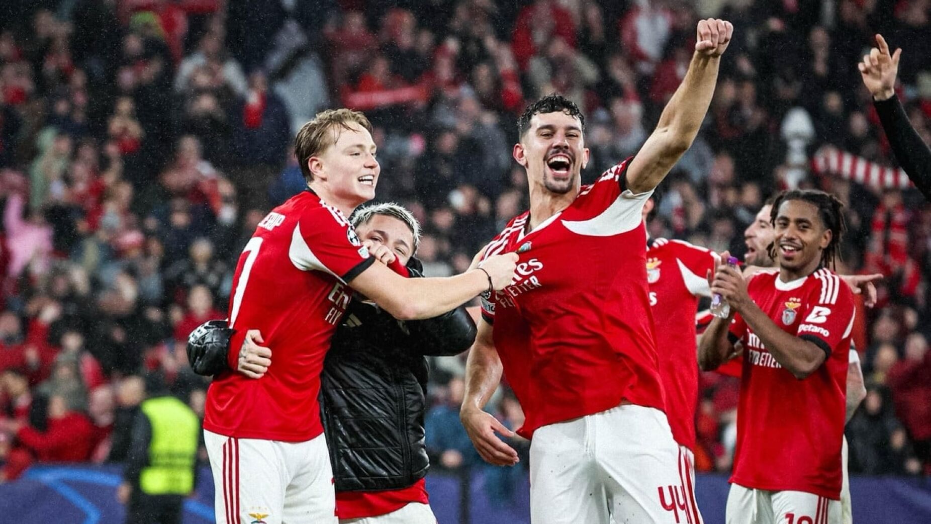 Quando o Tempo Parou na Luz: a Vit&oacute;ria do Benfica Vivida em Tempo Real nas Redes