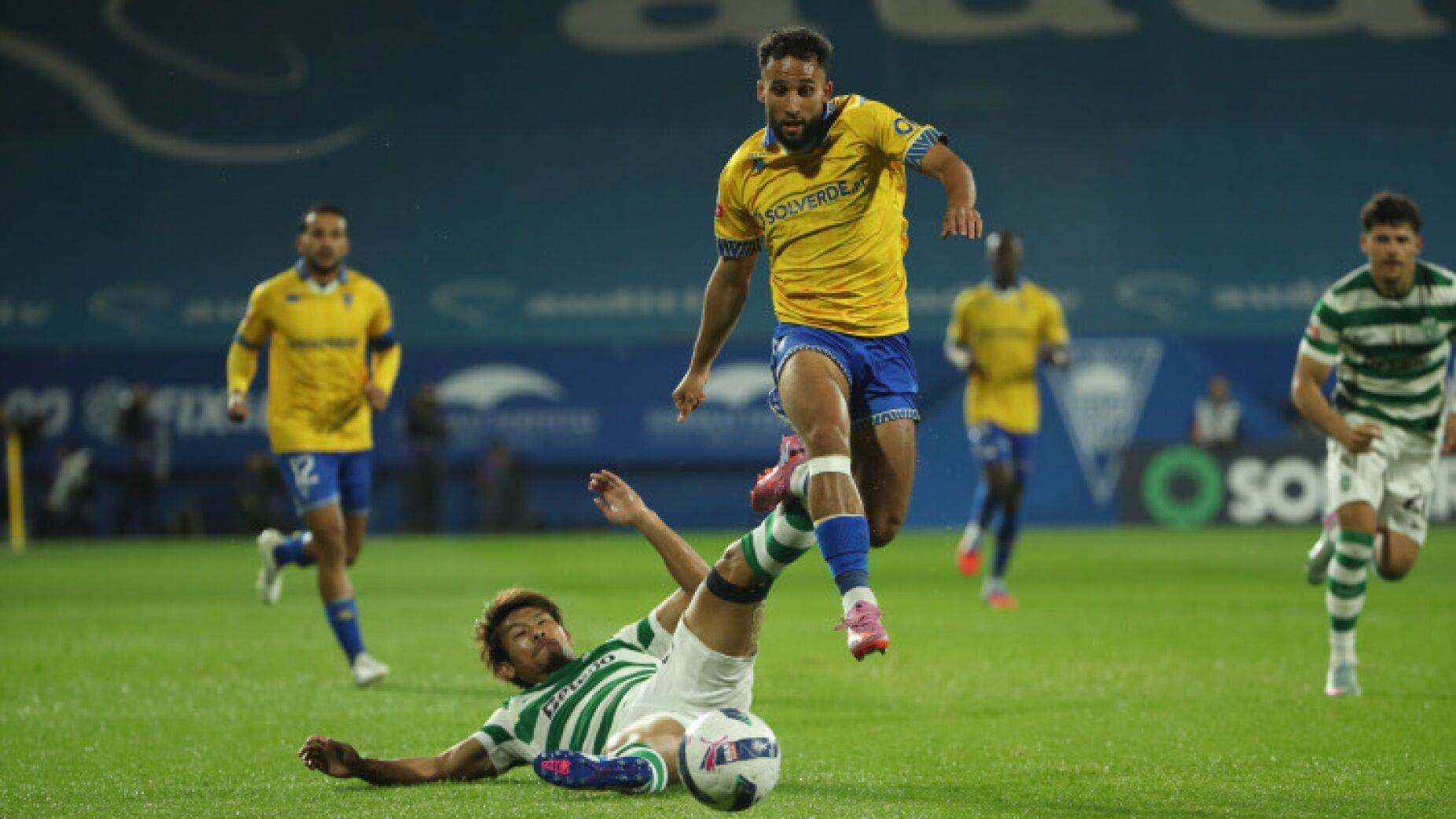 Sexta-feira em Alvalade: teste &agrave; lideran&ccedil;a ou armadilha amarela?