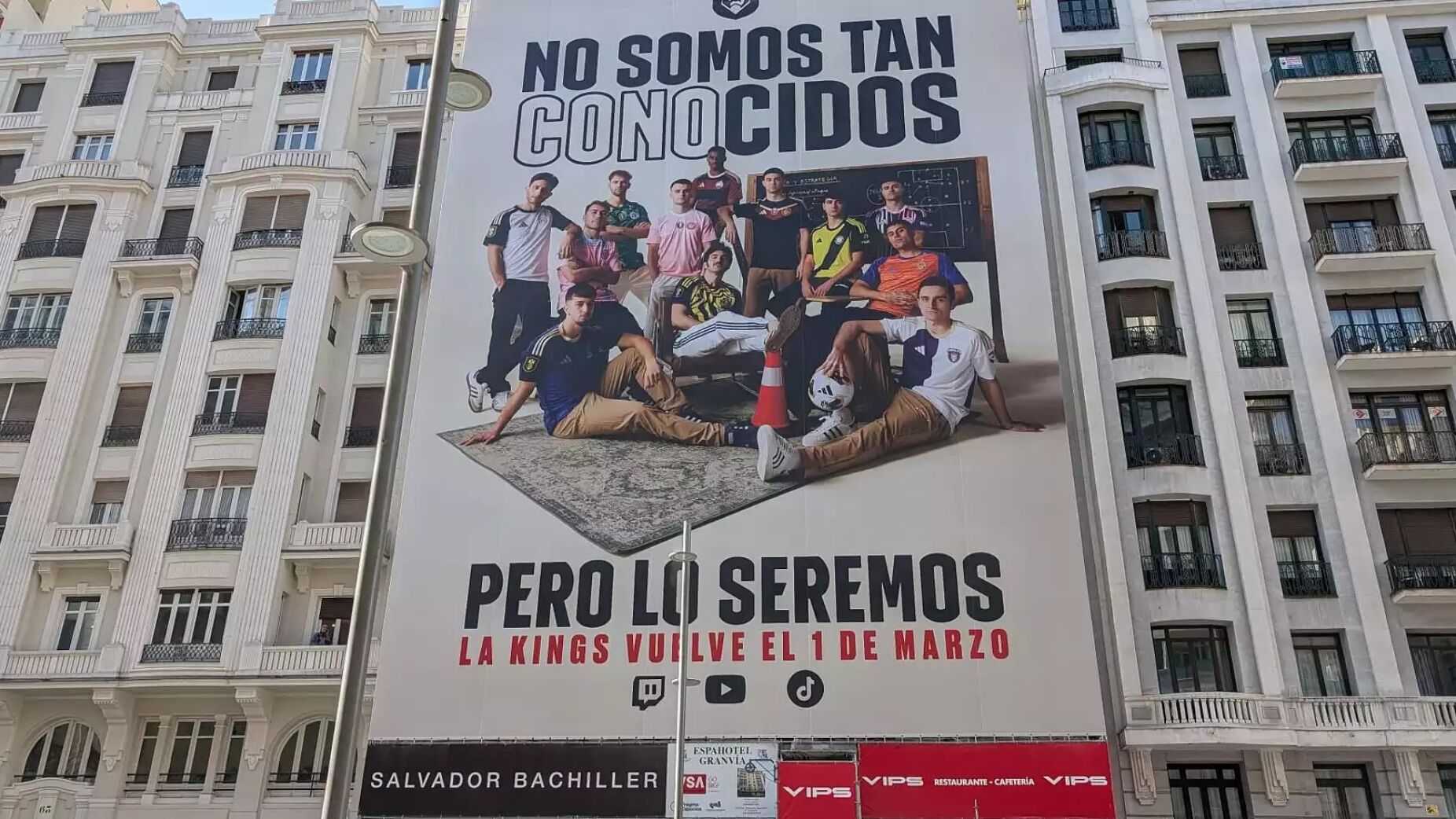Um cartaz na Gran V&iacute;a e uma velha ferida reaberta