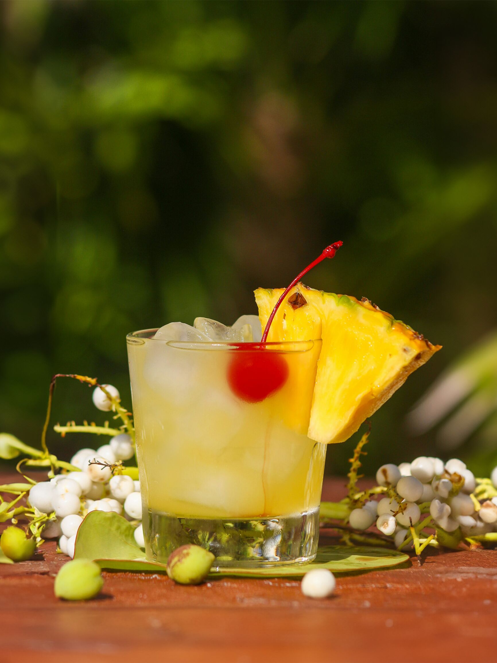 Caipirinha com tequila de abacaxi e hortelã