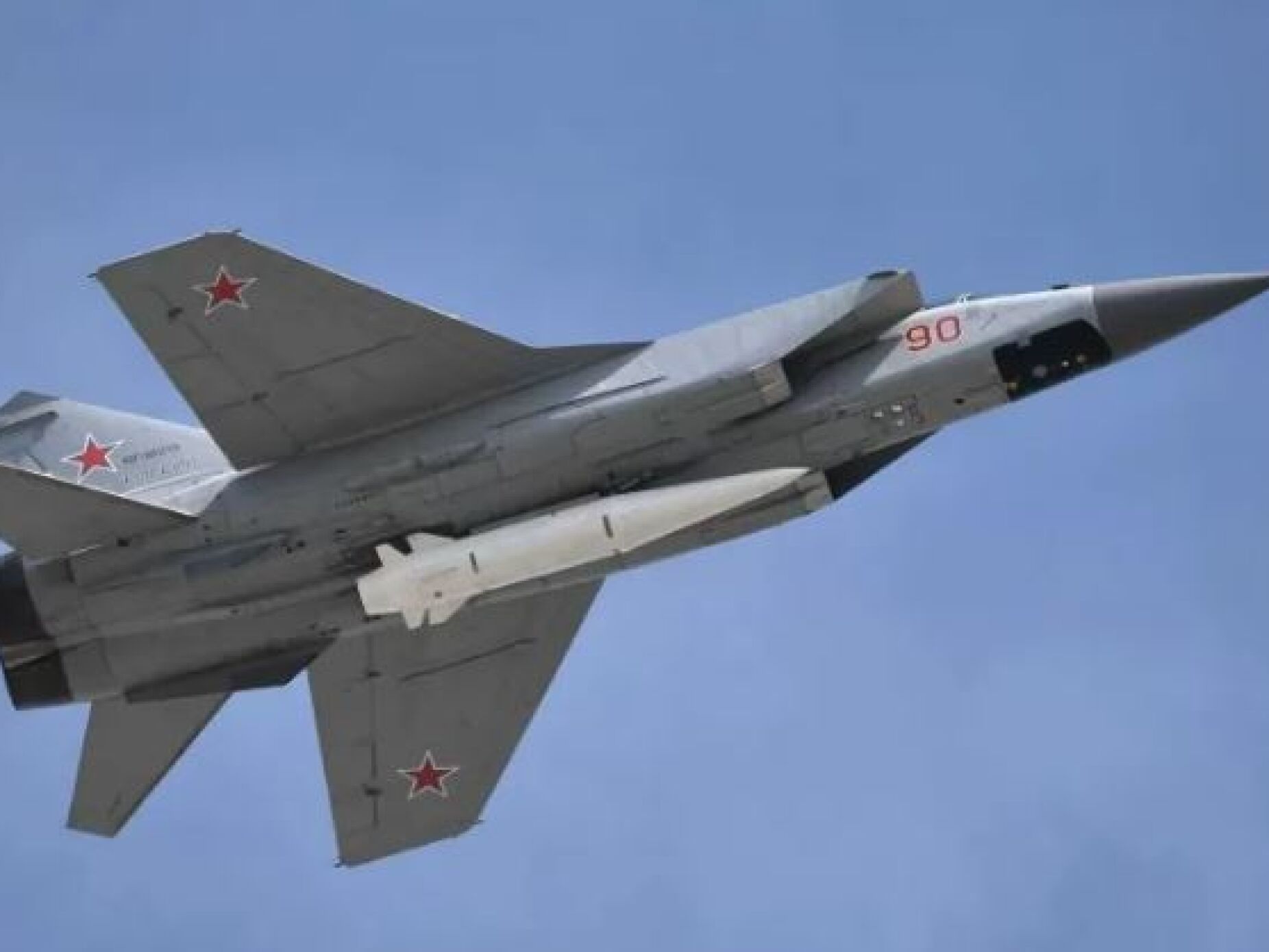 Rússia envia avião de combate para afastar dois bombardeiros dos EUA