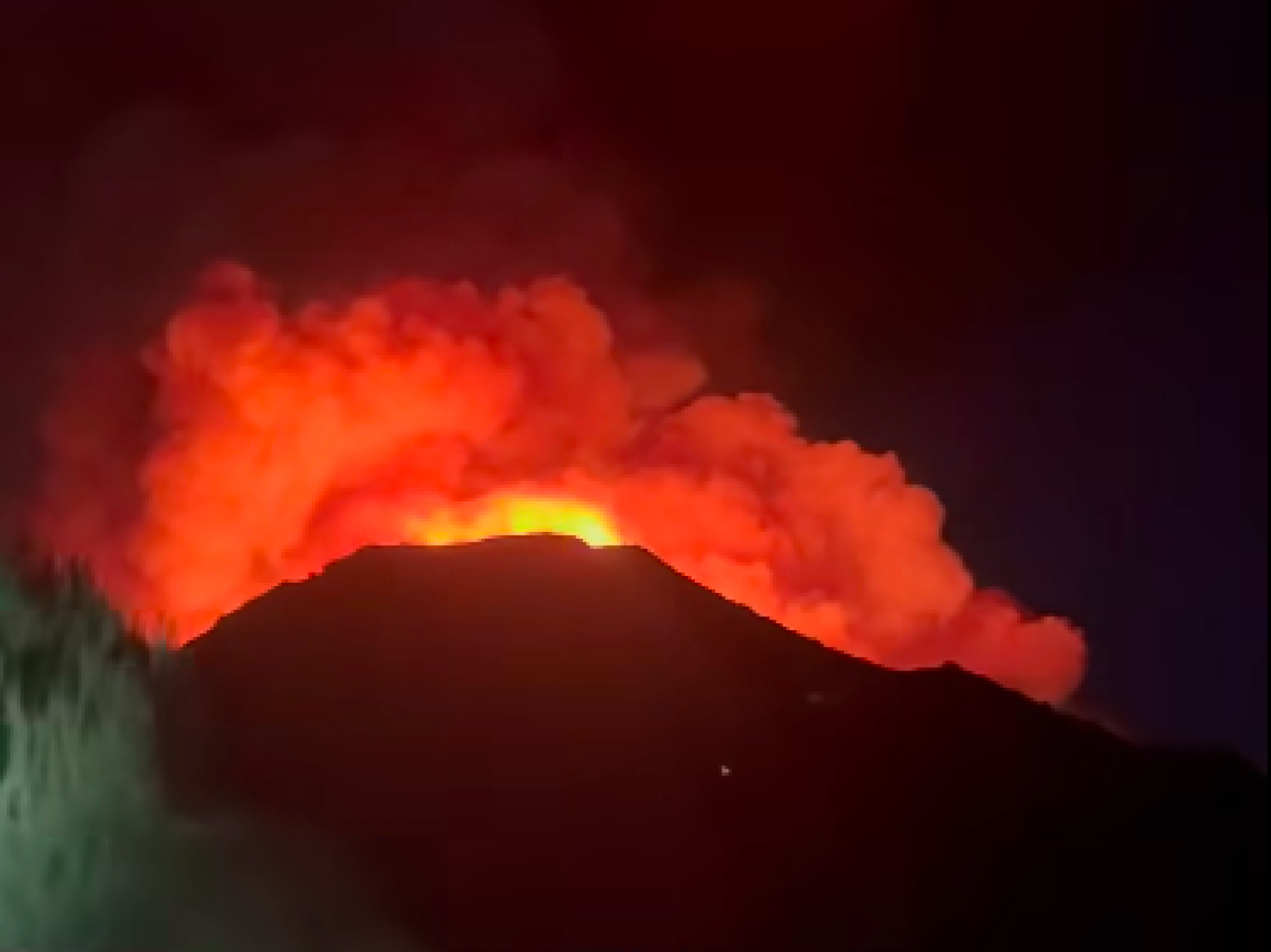 Fogo chegou ao Pico Ruivo. Reforço de meios a caminho