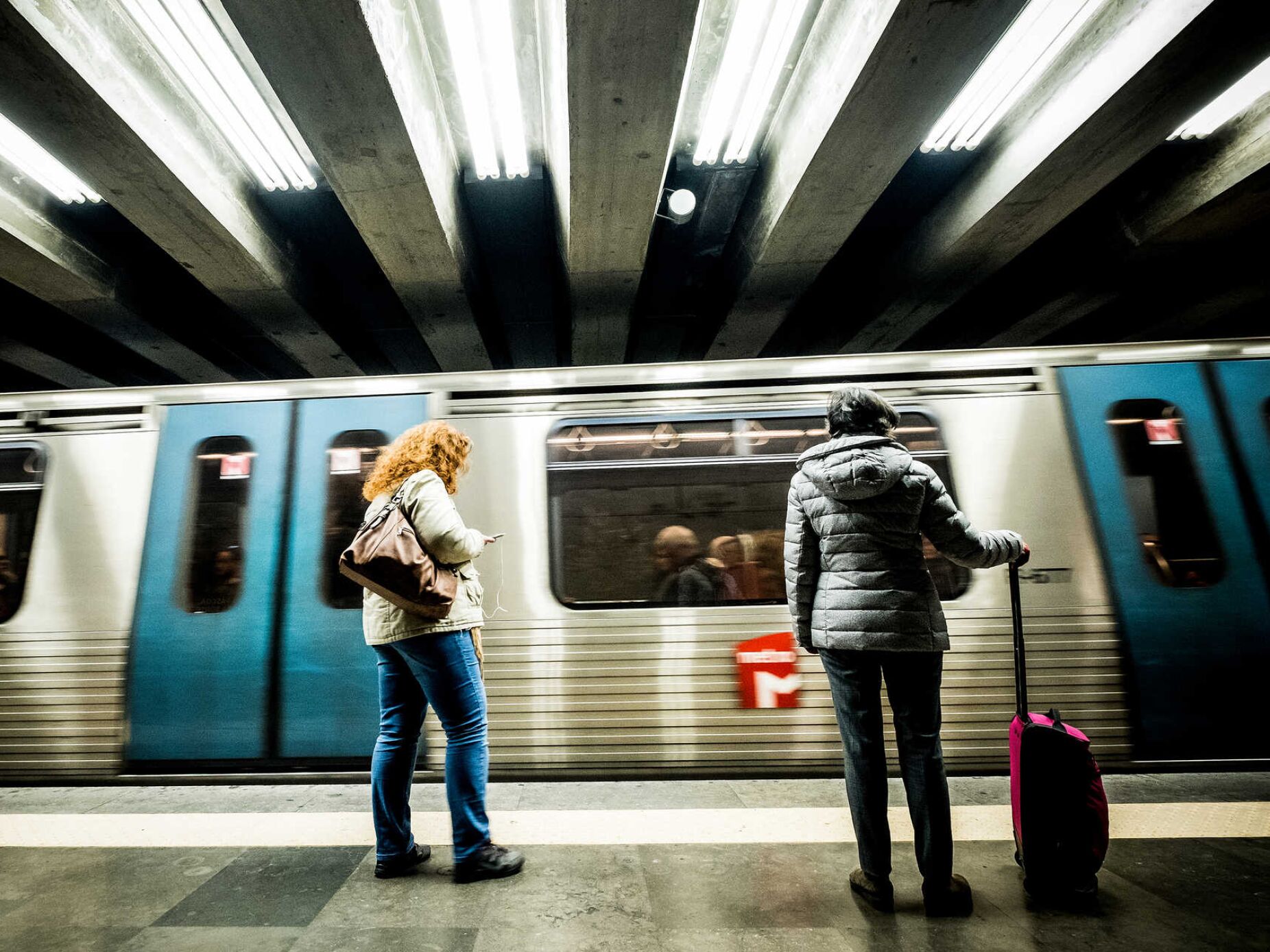 Descarrilamento de metro. Linha verde interrompida, amarela já reabriu