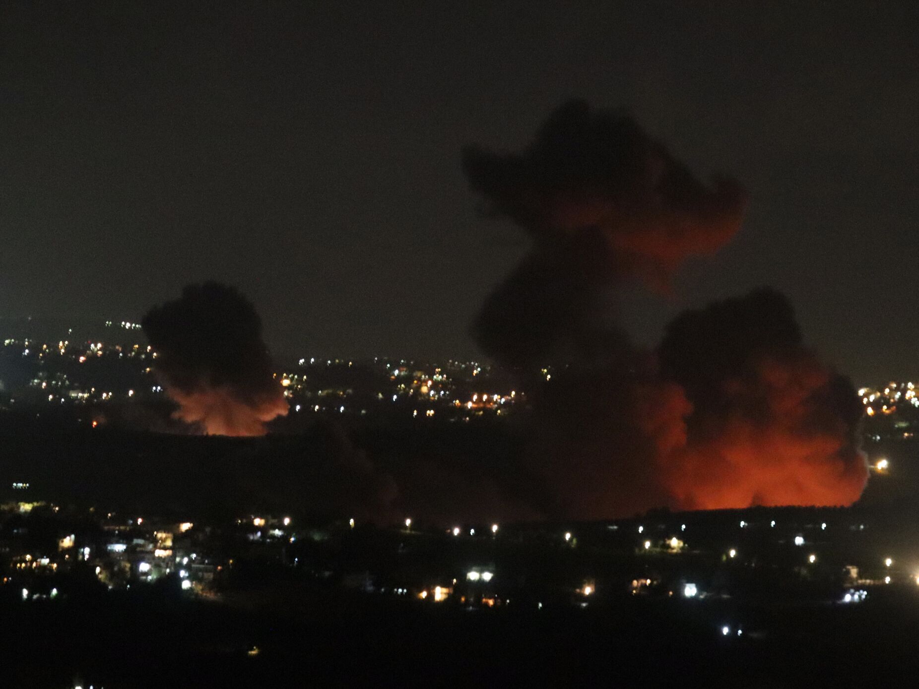 Hezbollah lançou 150 foguetes contra Israel, que continua a atacar o Líbano