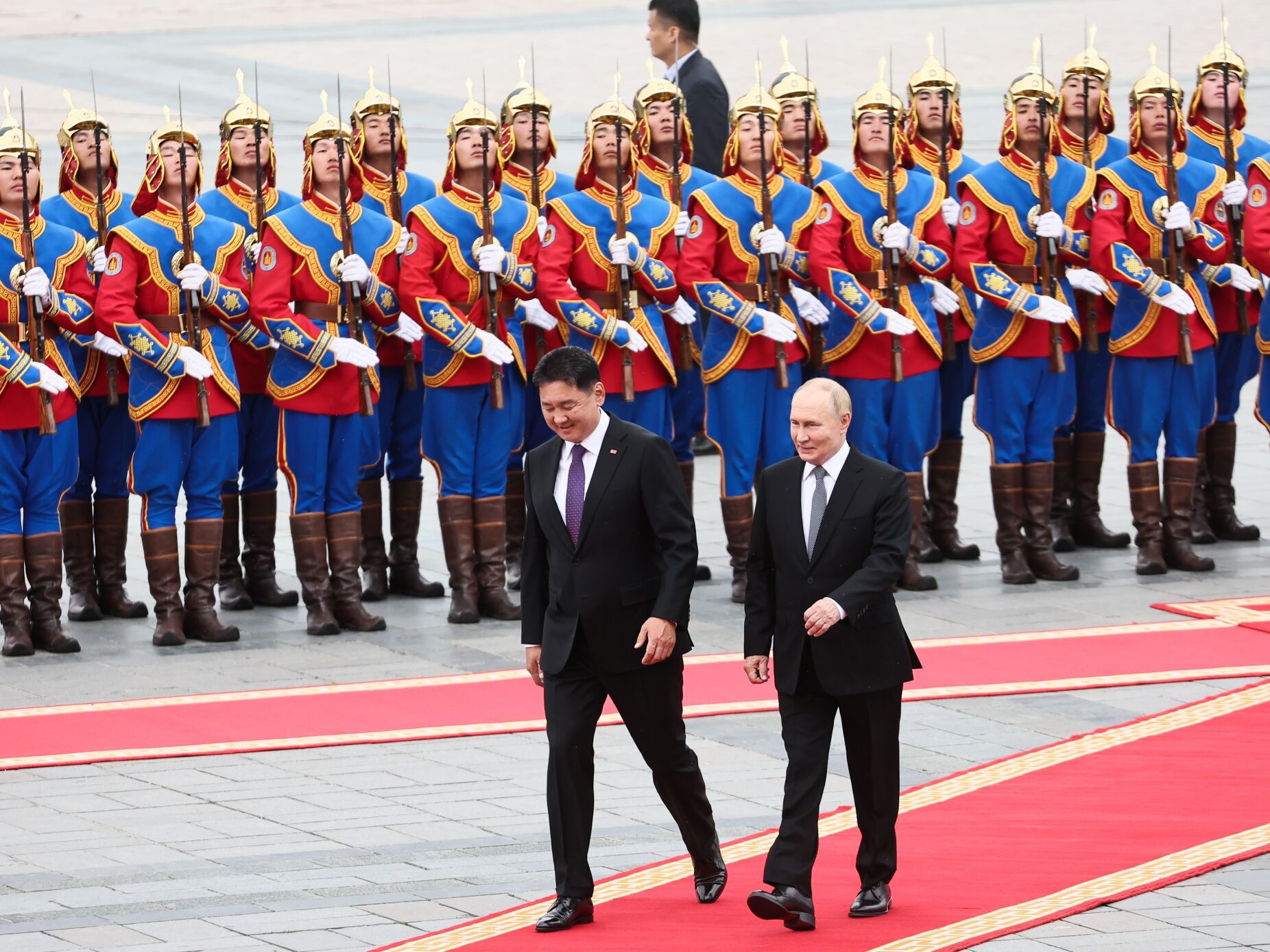 Putin encontra-se com presidente da Mongólia sob mandado de detenção internacional