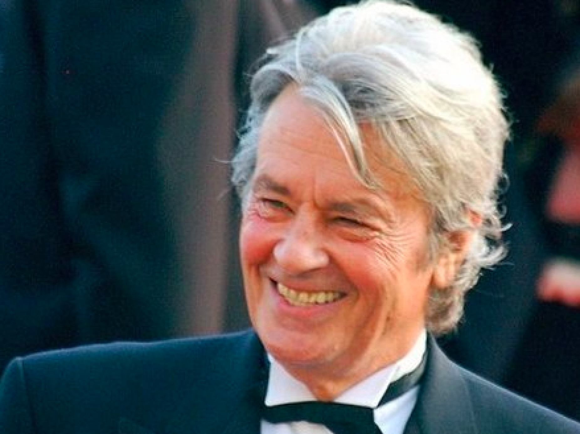 Alain Delon alvo de avaliação médica enquanto desavença familiar continua