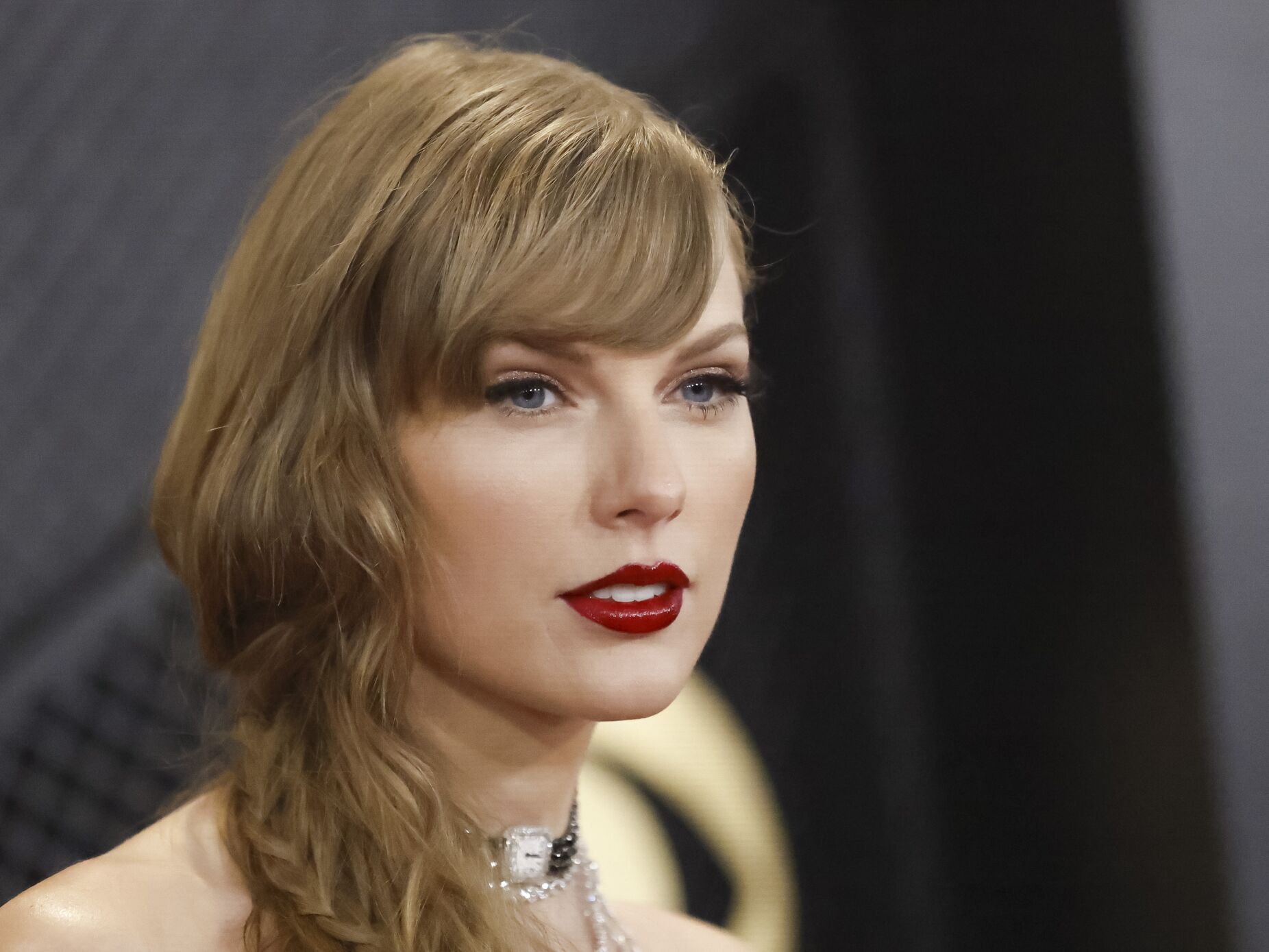 Taylor Swift Torna Se Primeira Artista A Vencer Grammy De Álbum Do Ano