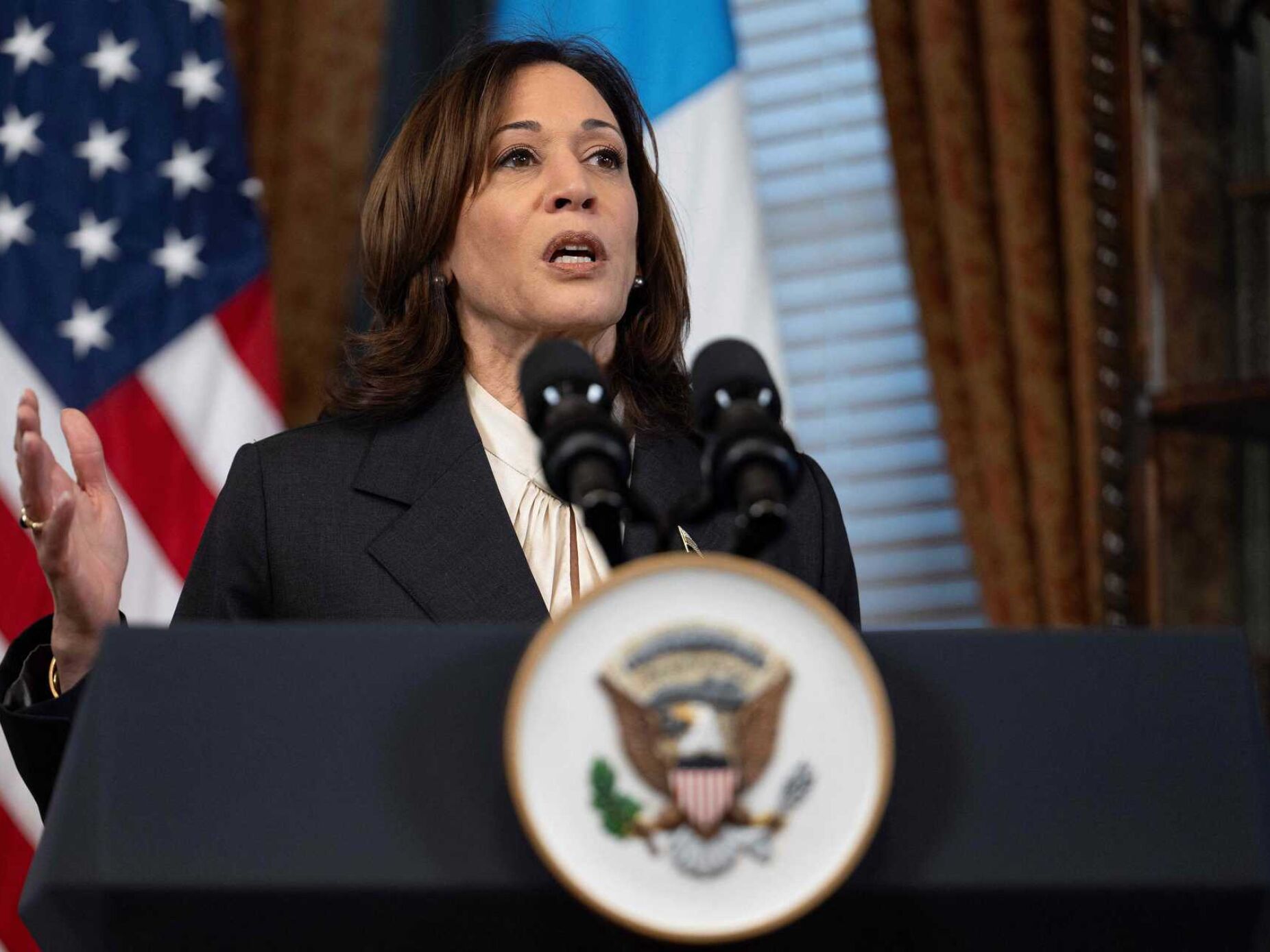 Kamala Harris emerge como figura crítica após desastre de Biden no debate