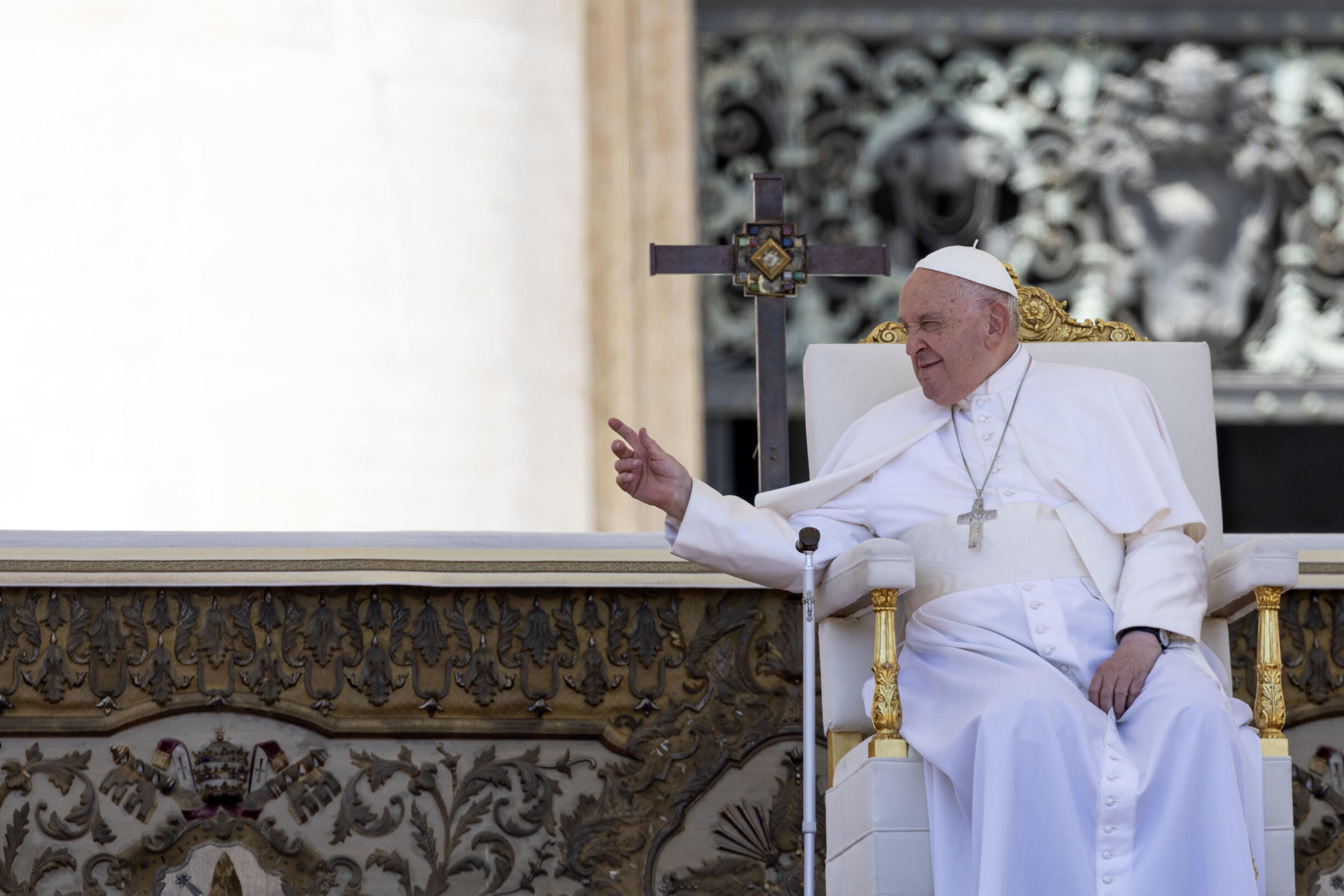 „Es gibt bereits zu viele Schwule.“  Der Papst bittet die Bischöfe, keine schwulen Seminaristen aufzunehmen