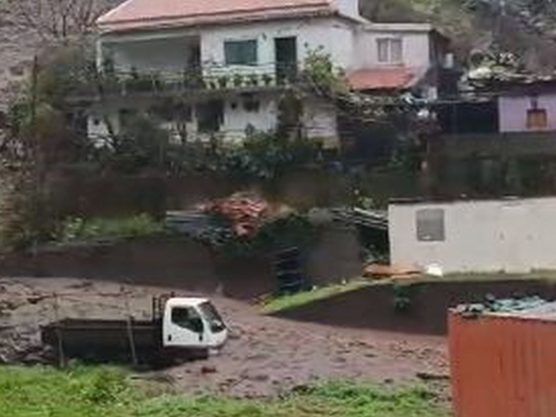 Mau tempo na Madeira provoca derrocada e inundações