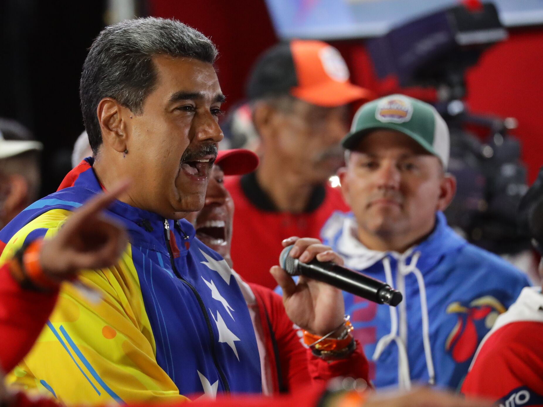 Maduro declarado vencedor das presidenciais mas líder da oposição reivindica vitória