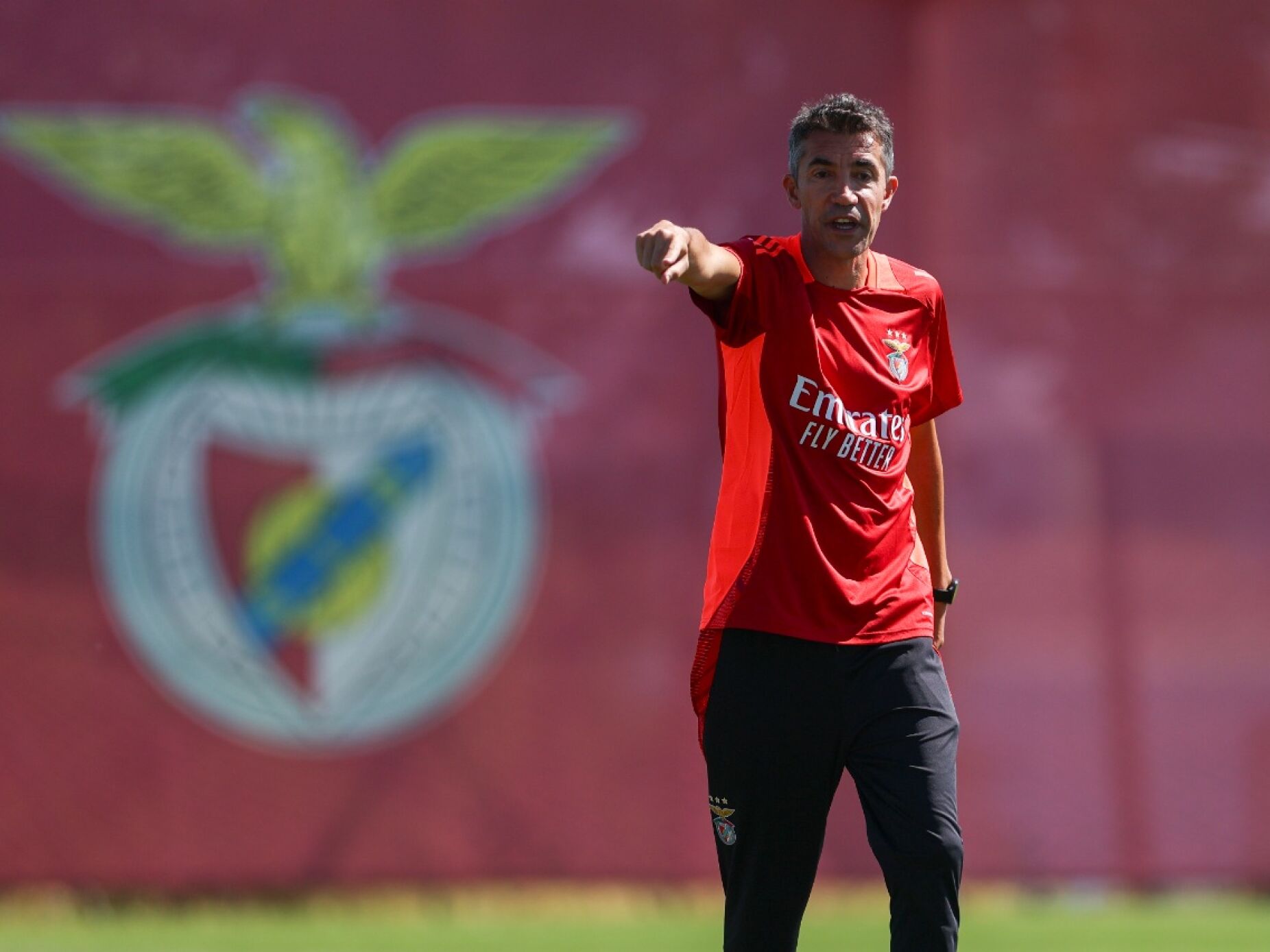 Treinador do Benfica define "missão" de conquistar três pontos ante Feyenoord