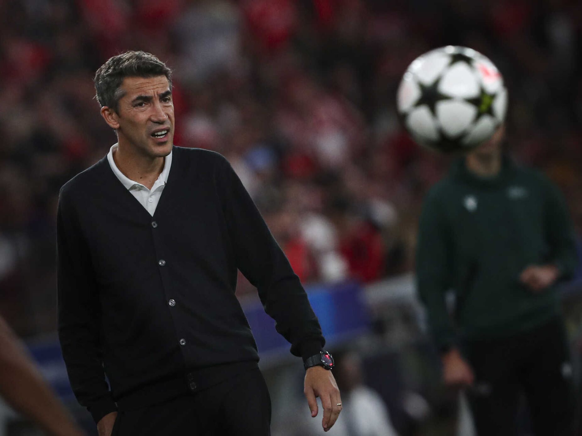 Bruno Lage diz que melhor forma de "blindar" equipa do Benfica é pelo "exemplo"