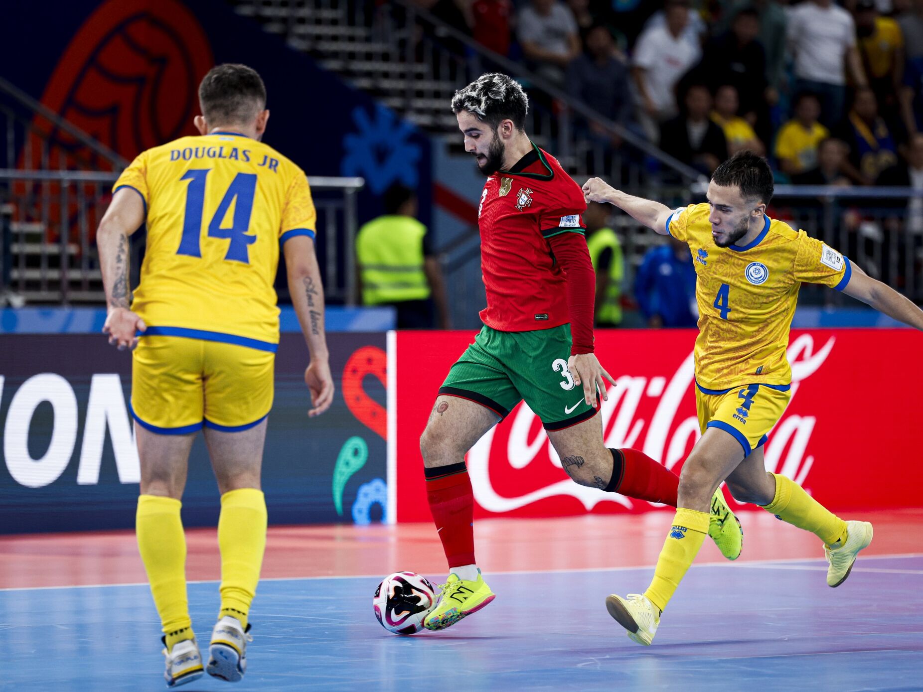 Golo sofrido a 14 segundos do fim afasta Portugal do Mundial de futsal