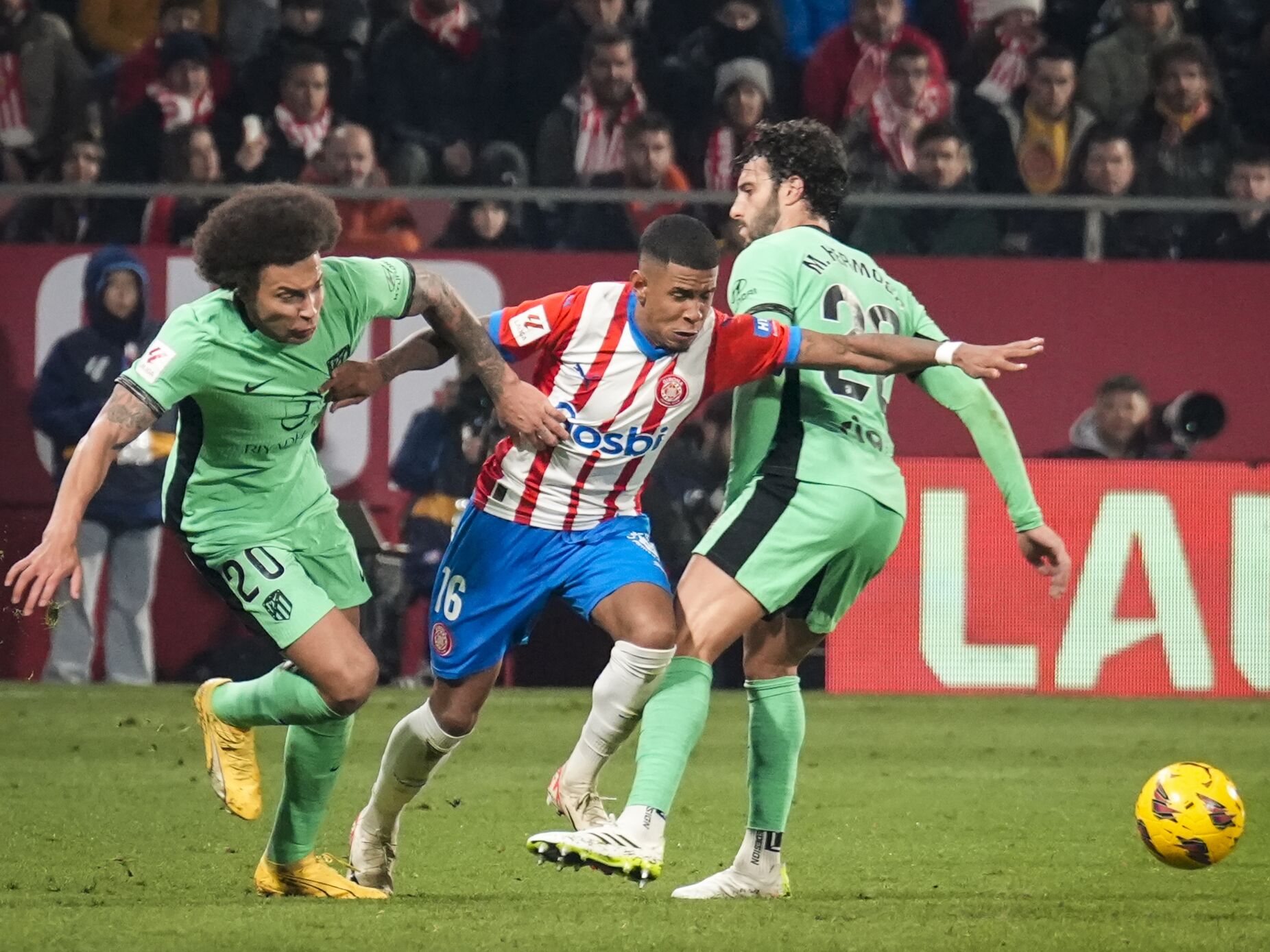 Girona vence Atlético Madrid por 4-3 e segue com Real Madrid na liderança