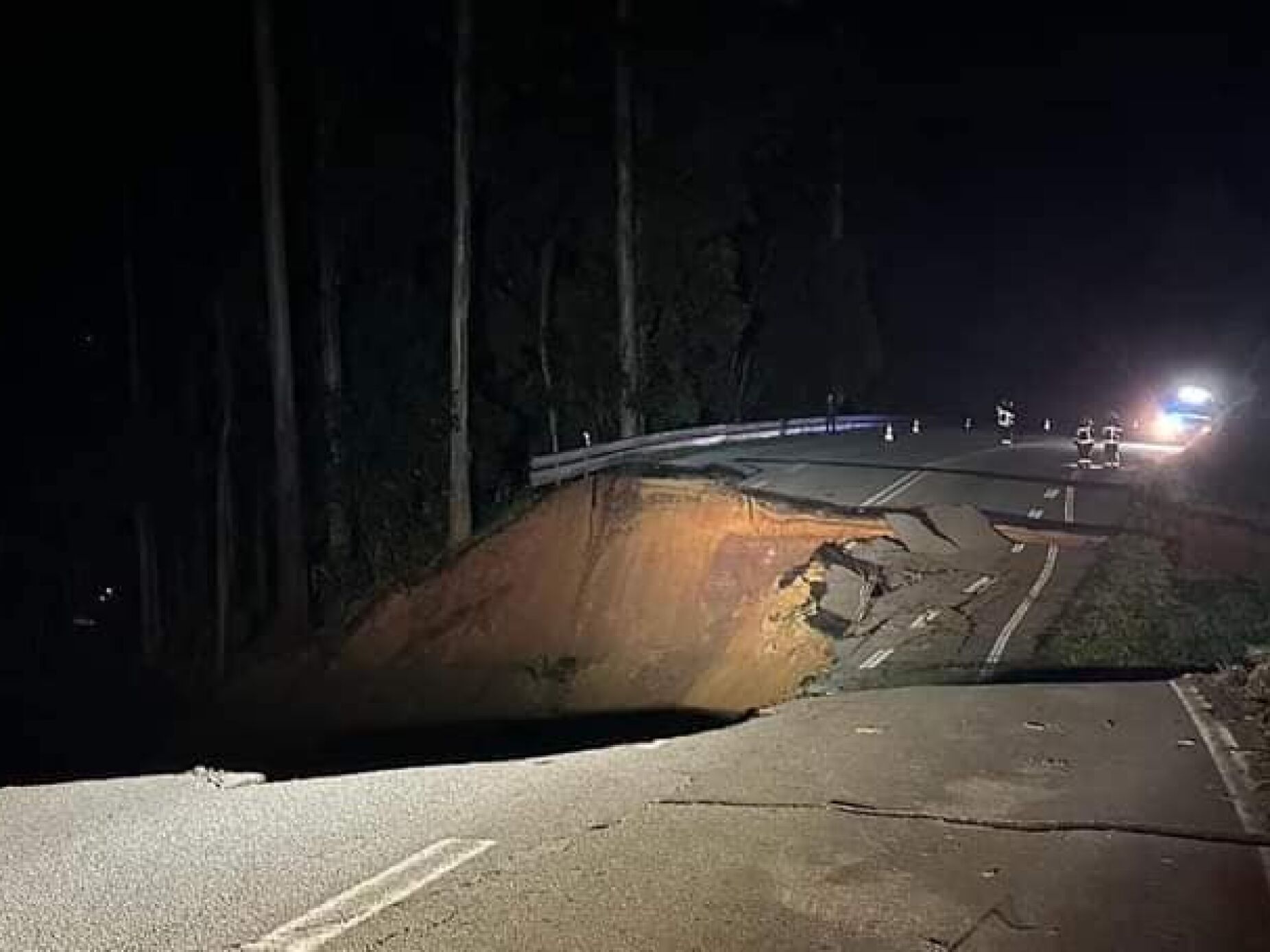 Aluimento de terras corta IC2 "nos dois sentidos" em Macinhata do Vouga, em Águeda