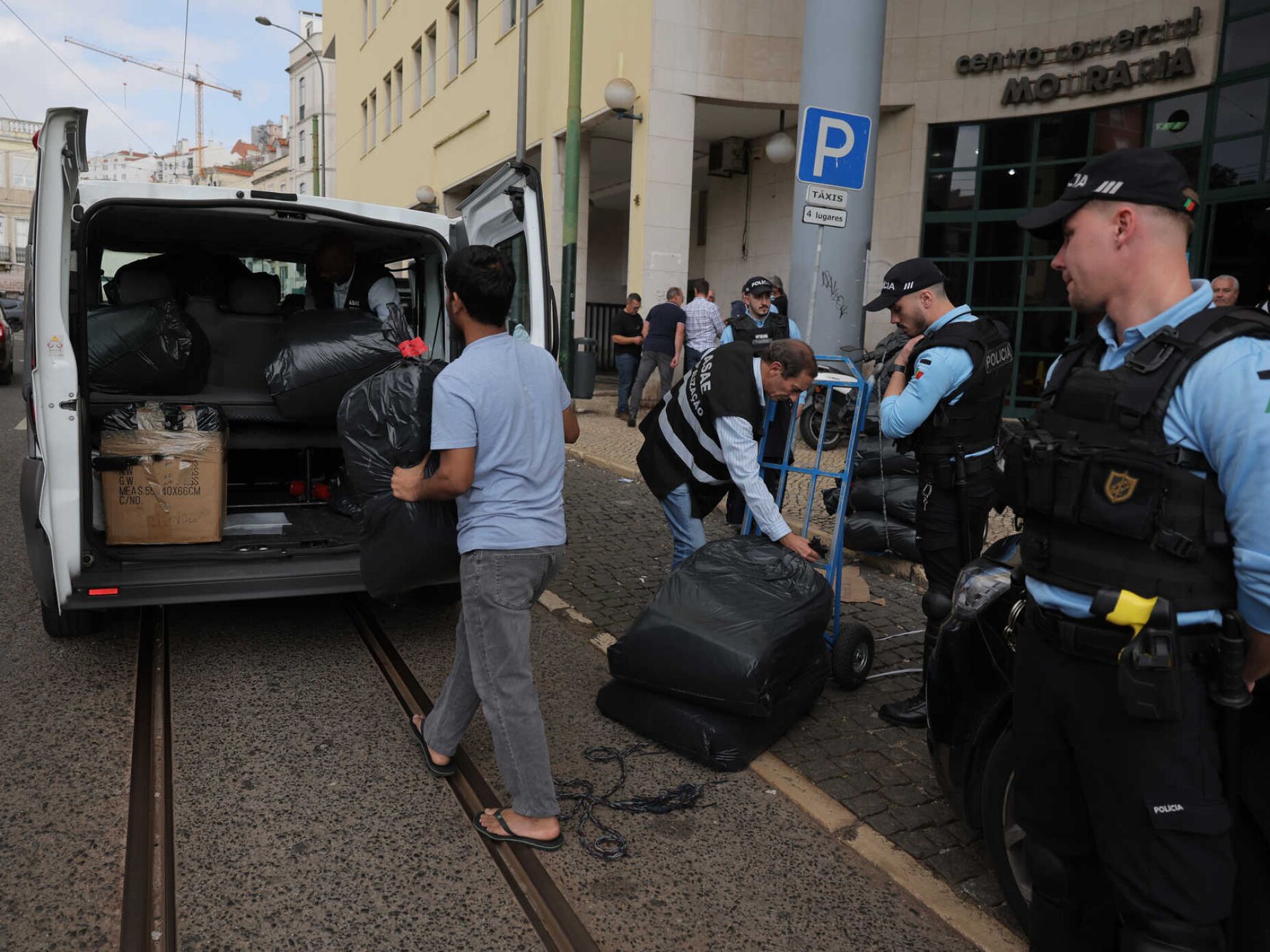 Fiscalização nas ruas enquanto ministro reforçava discurso contra imigração ilegal