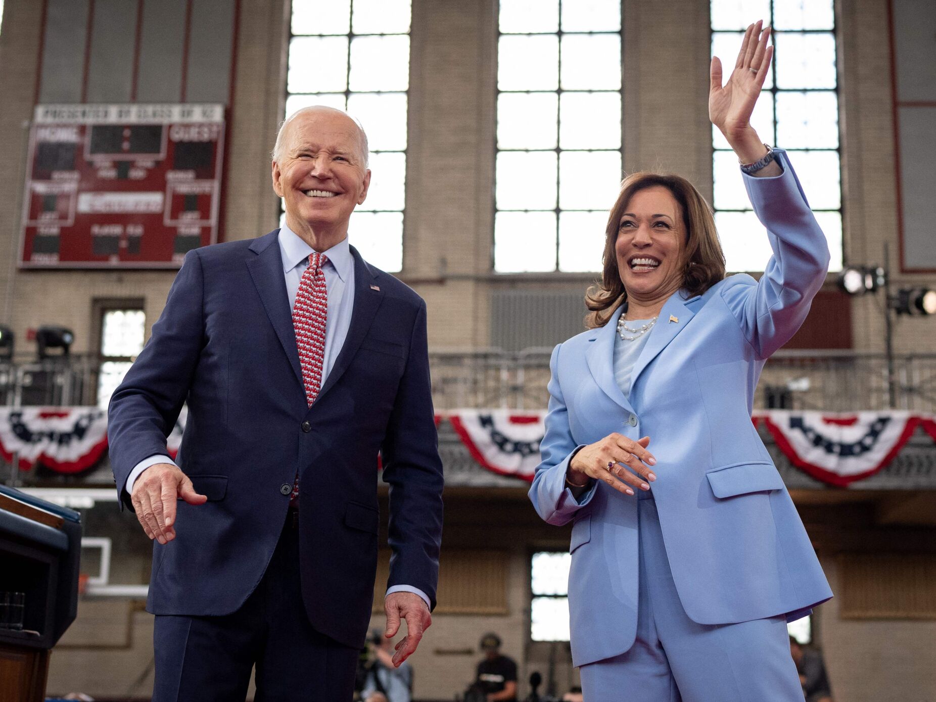 Biden e Kamala Harris reúnem num momento de grande ansiedade no Partido Democrata