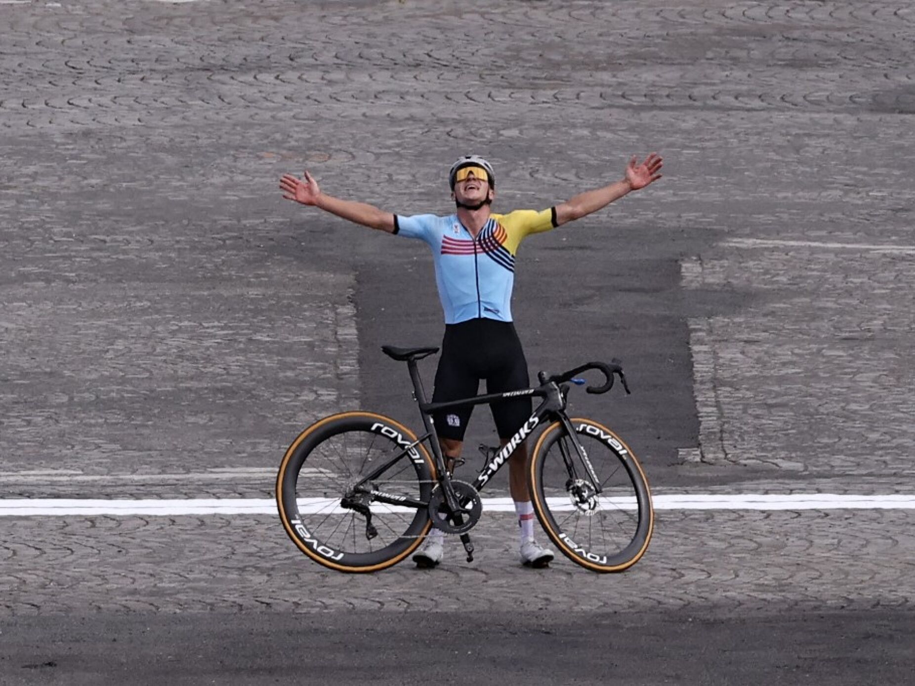 Belga Evenepoel campeão olímpico de fundo, Nelson Oliveira foi 33.º e Rui Costa 46.º