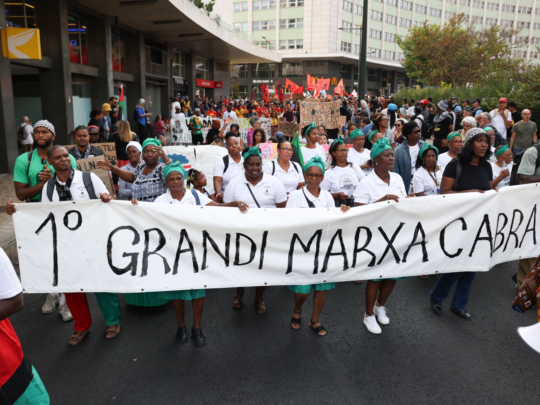 Avenida da Liberdade de todas as cores na primeira "Marxa Cabral" em Portugal