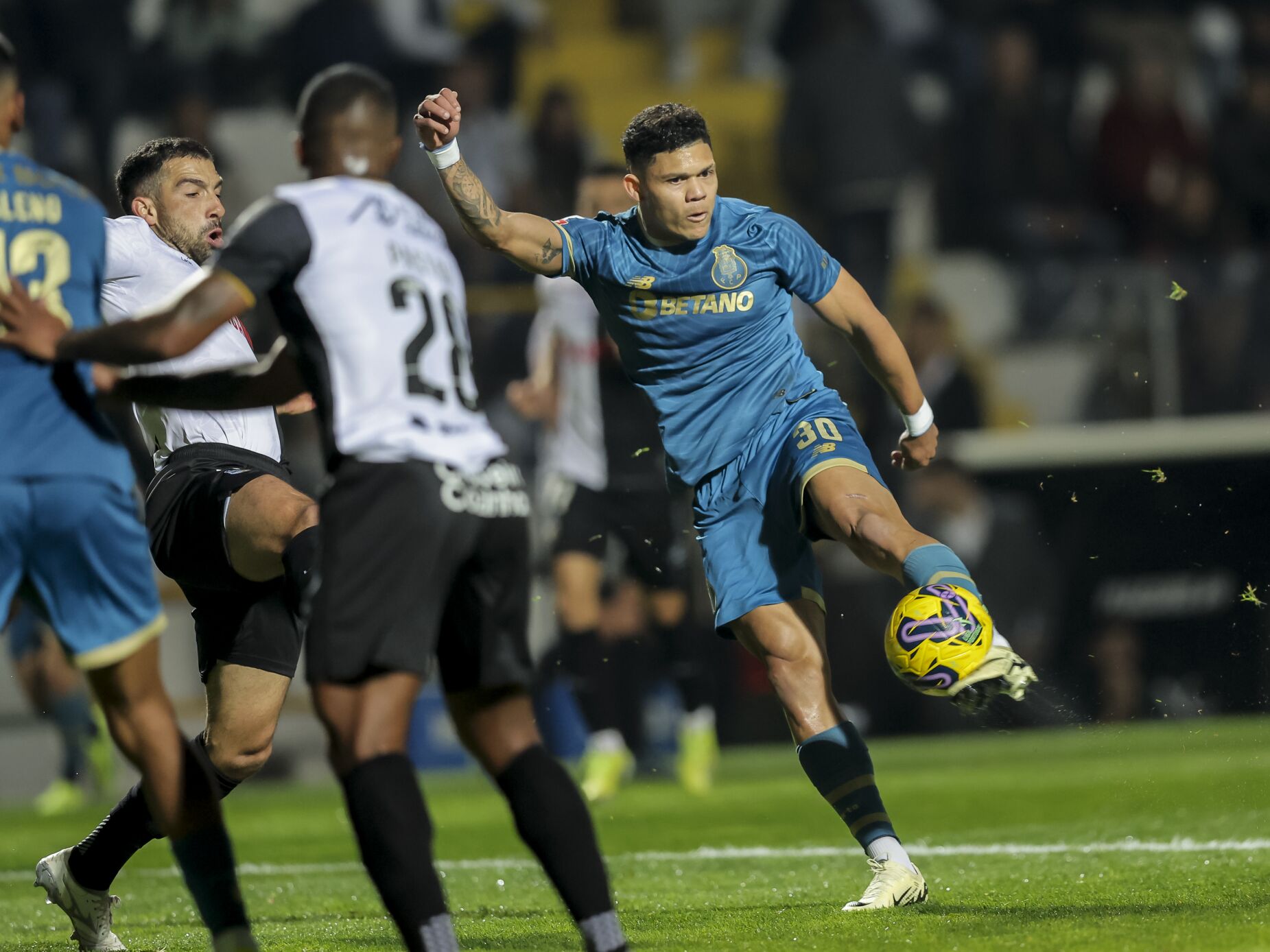 Dragão eficaz continua a ganhar ao ritmo dos golos de Evanilson