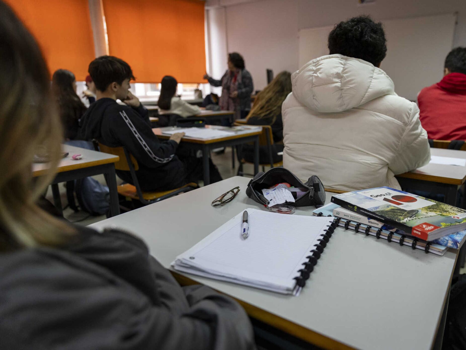 Professores primários estão mais velhos, têm demasiado trabalho e alunos a mais