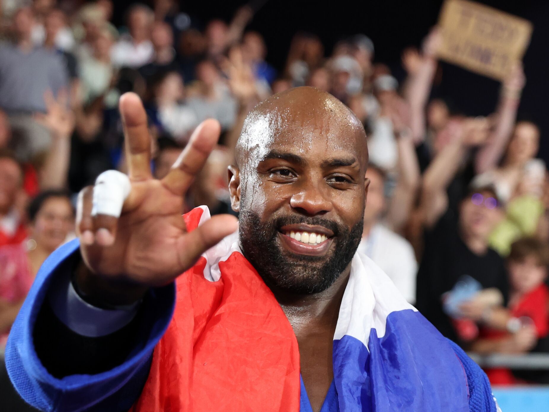 Os gigantes franceses Teddy Riner e León Marchand