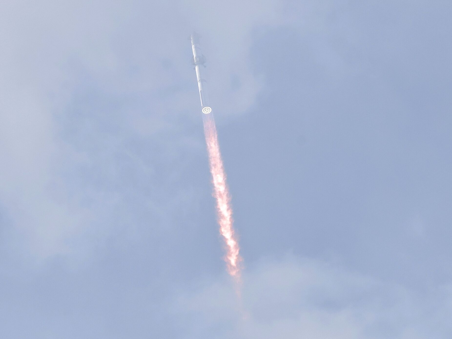 SpaceX comemora "dia incrível" mesmo tendo perdido o Starship no regresso