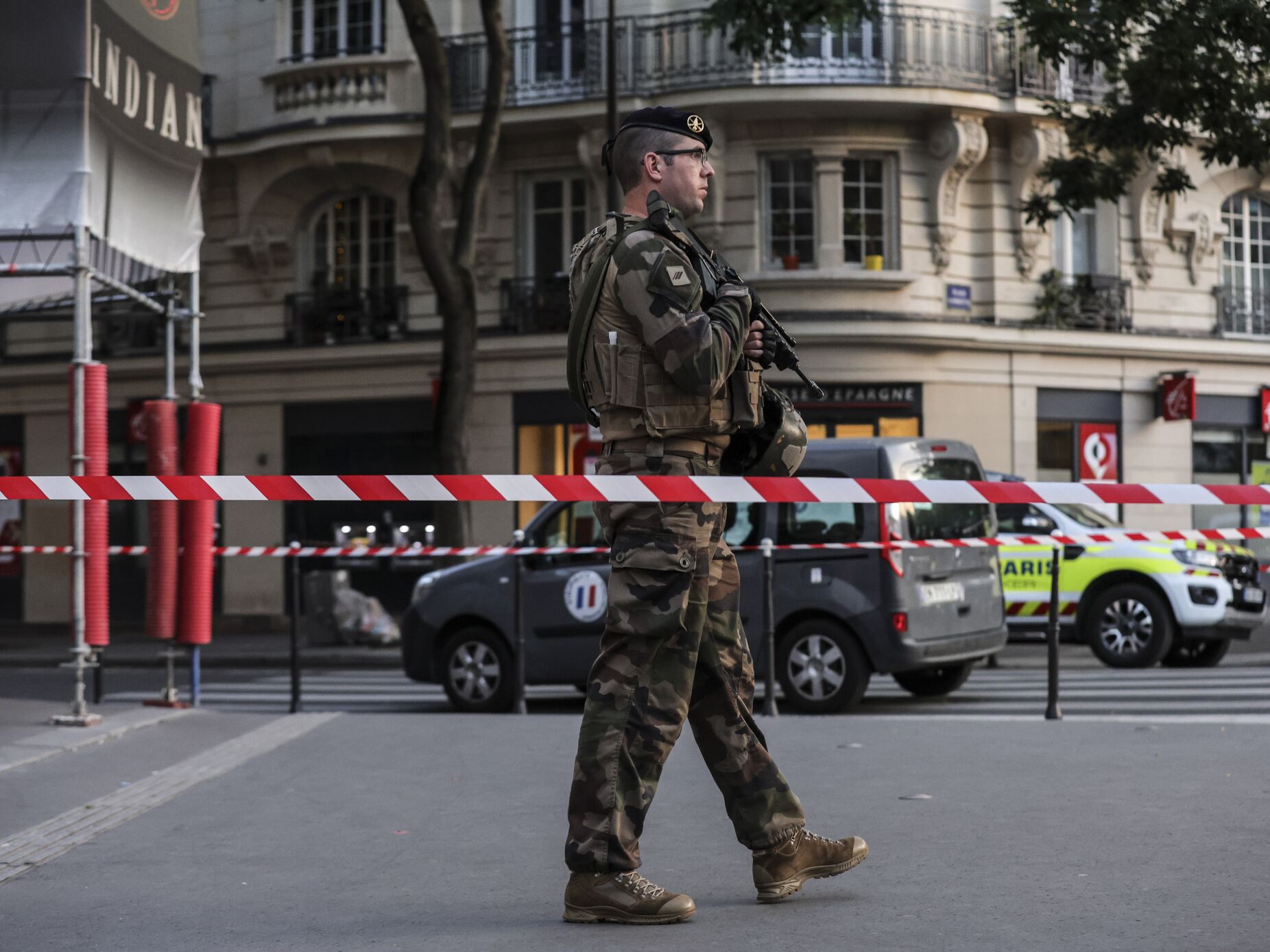 Embate de viatura contra esplanada em Paris que causou um morto pode ter sido intencional