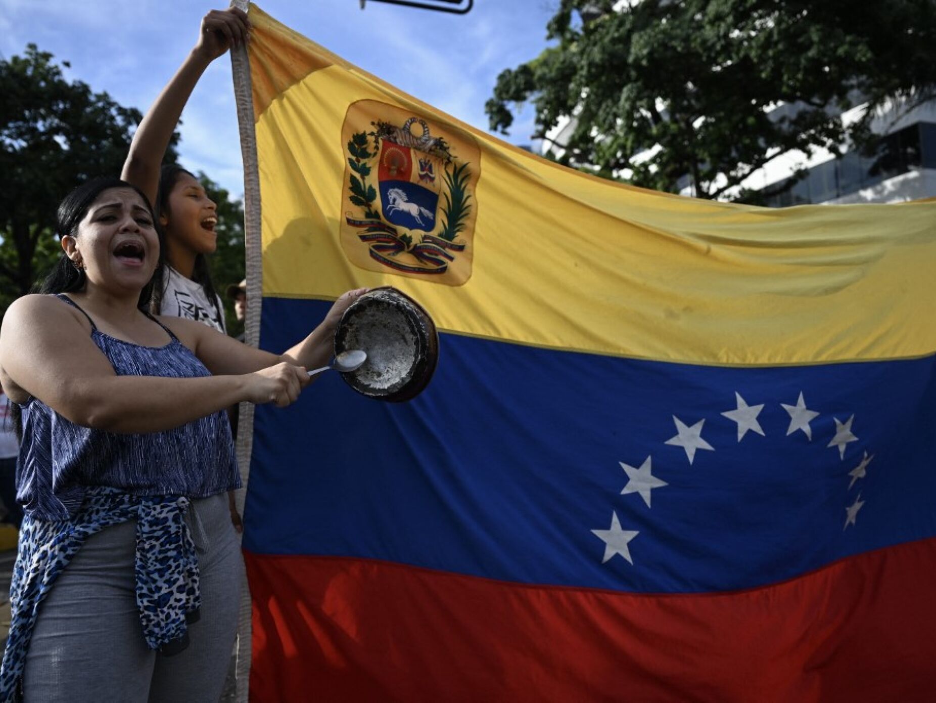 Embaixada de Portugal na Venezuela apela a portugueses para se manterem em casa