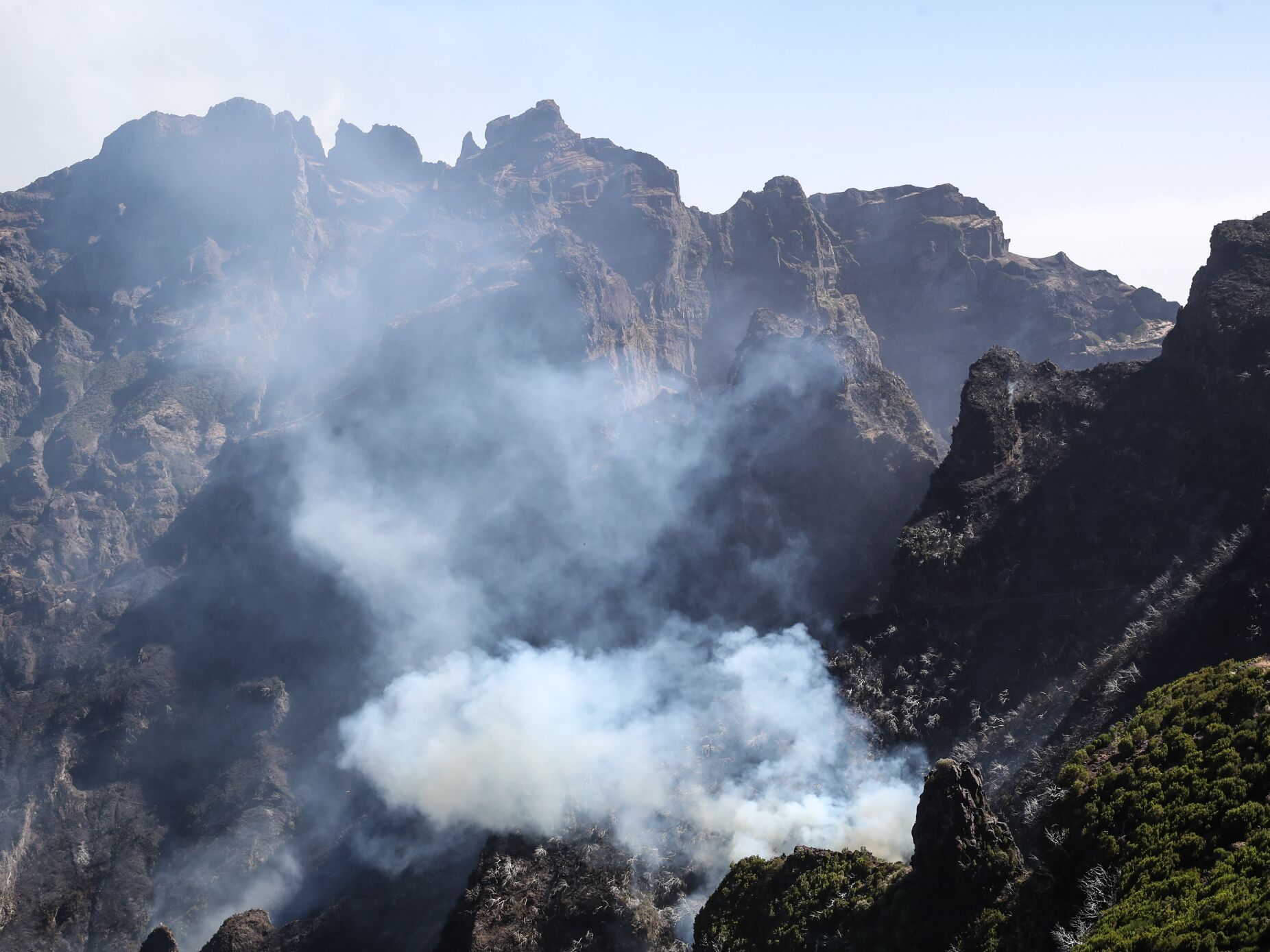 Fogo na Madeira está controlado e em fase de rescaldo. Albuquerque reitera que estratégia adotada foi "a mais acertada"