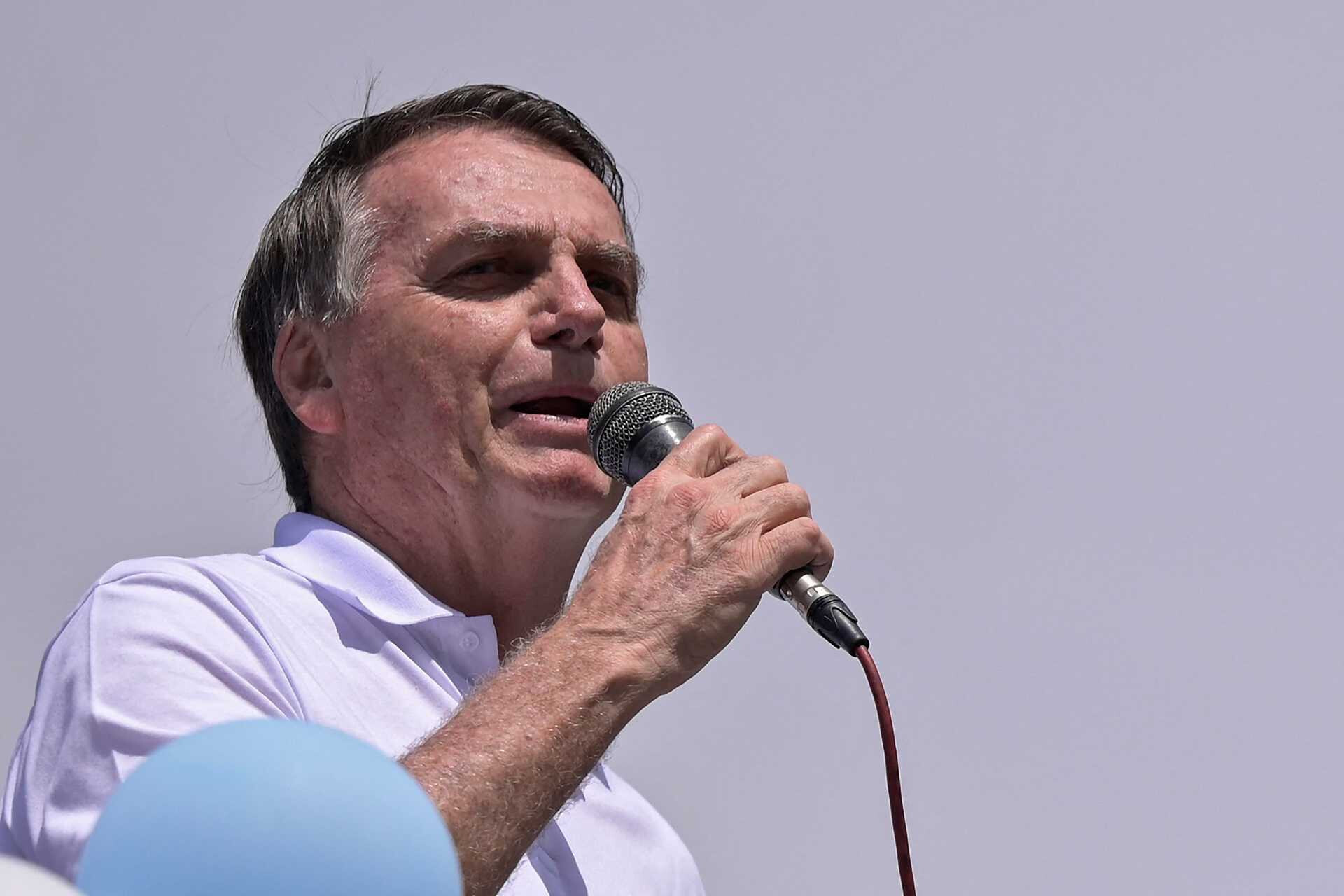 Bolsonaro pasó dos días en la embajada de Hungría tras entregar su pasaporte