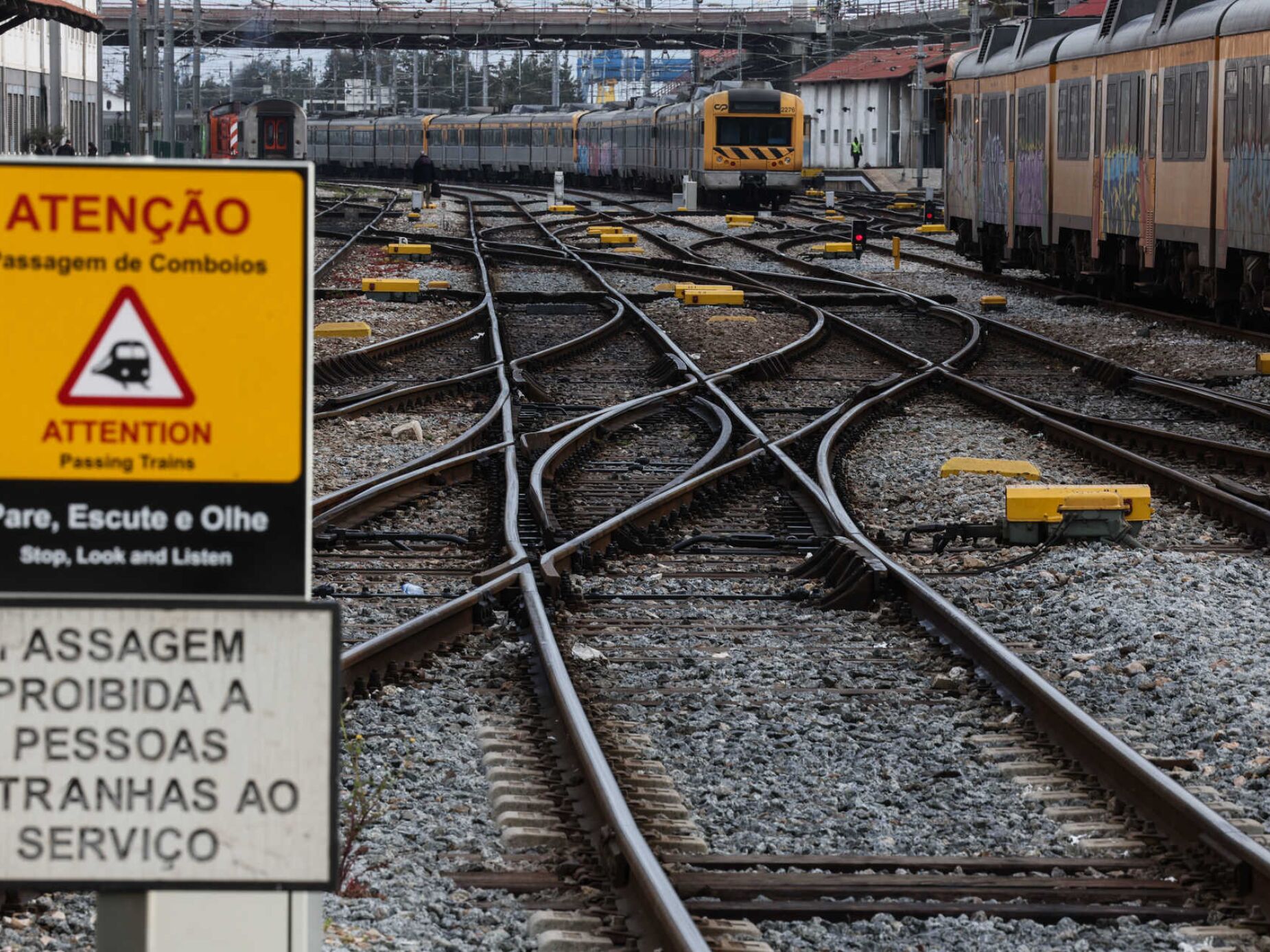 Avaria condiciona circulação ferroviária entre Sete Rios e Entrecampos