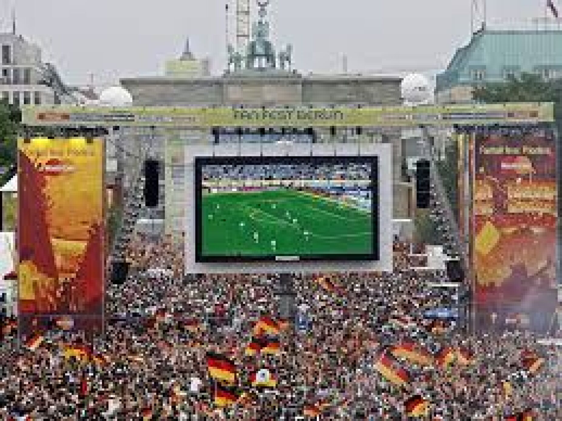 Fan zone em Berlim parcialmente evacuada devido a objeto suspeito