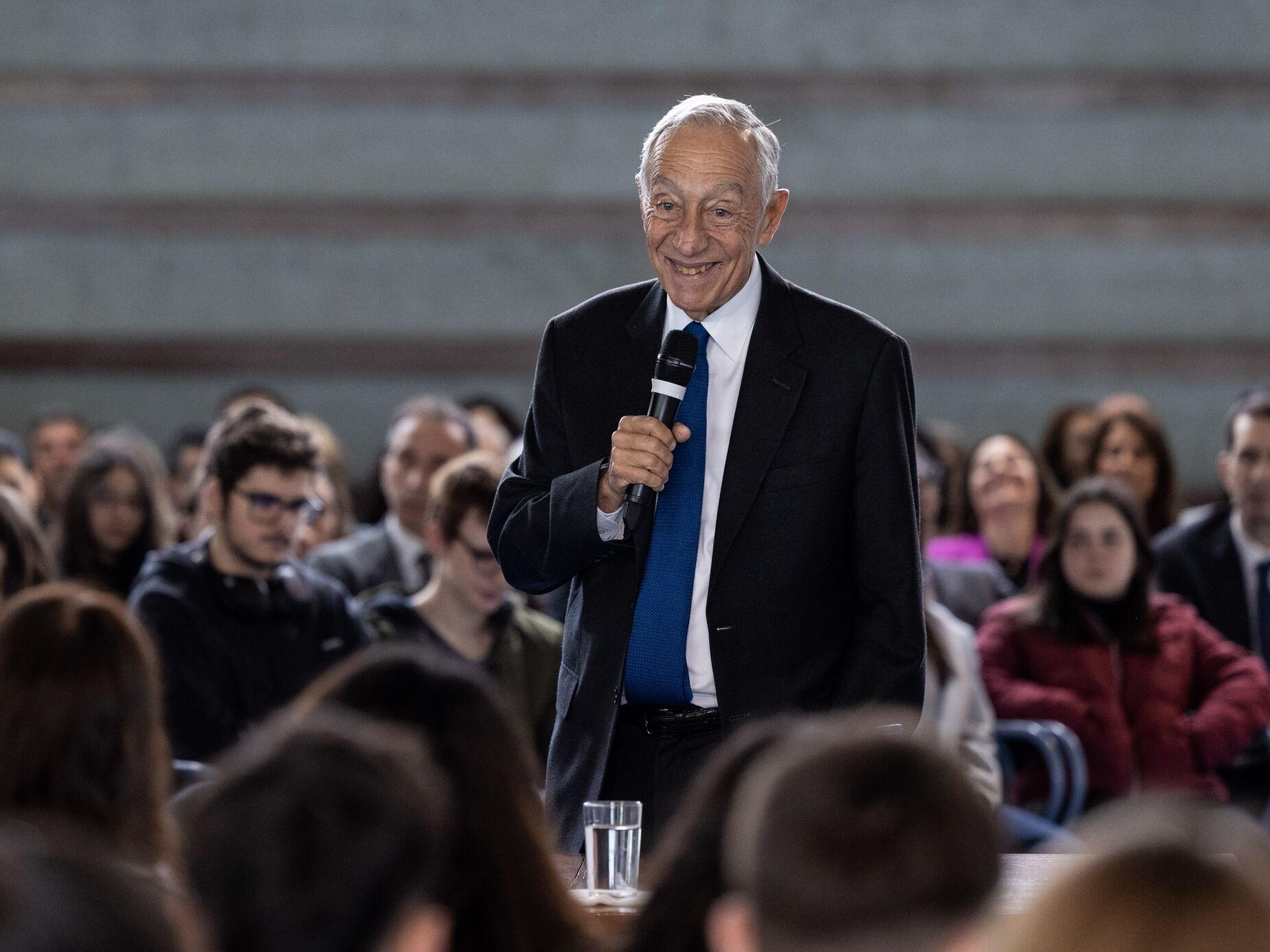 Marcelo diz que o 25 de Abril "deixou muito por fazer" na saúde e educação