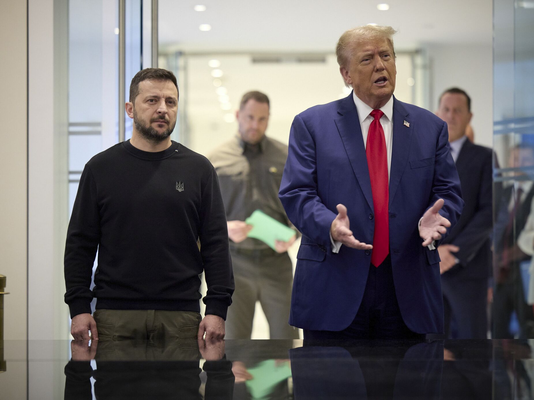 Trump promete a Zelensky acabar com a guerra