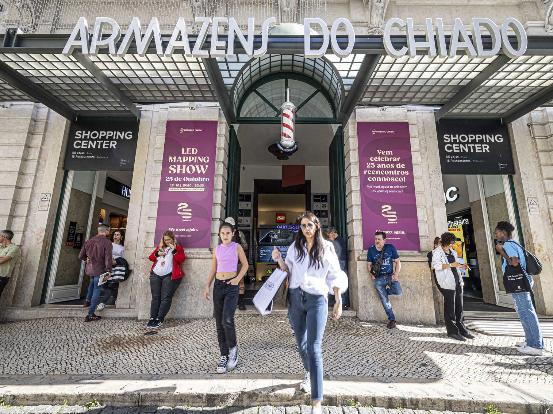 Chiado é um dos bairros comerciais mais caros do mundo. Procura de marcas de luxo faz disparar preços das rendas para máximo histórico