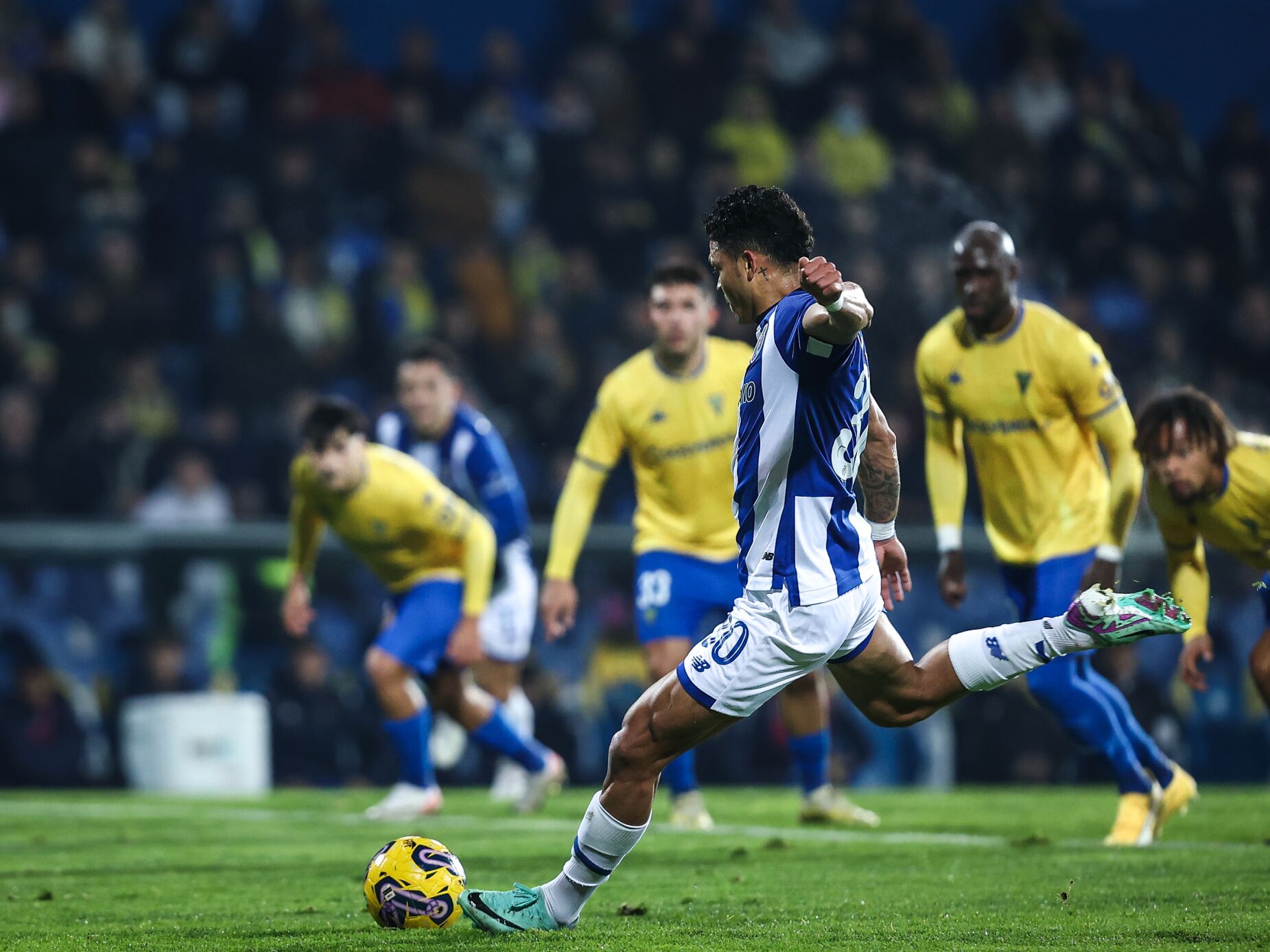 Evanilson guia FC Porto para os quartos da Taça de Portugal